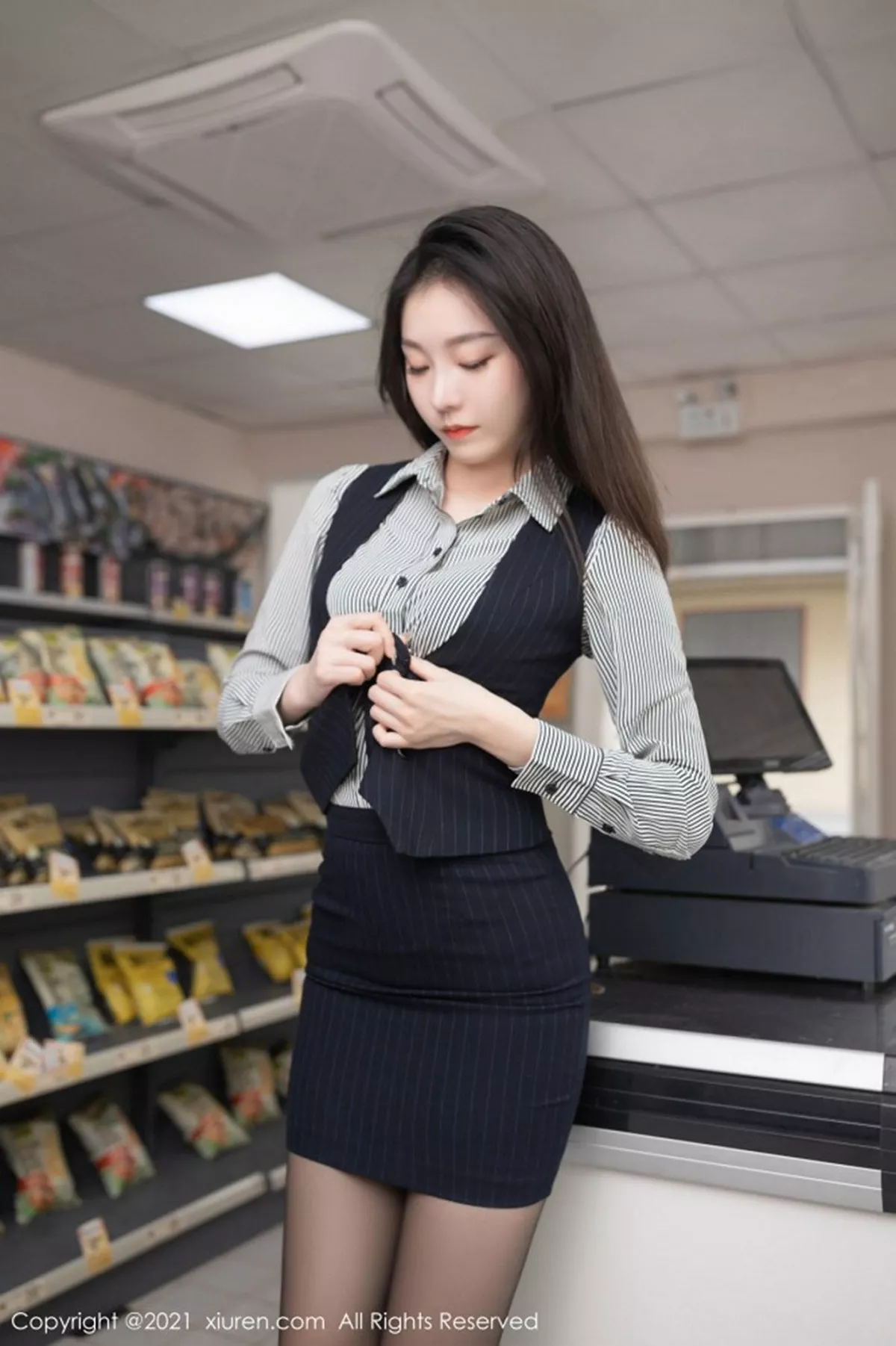 秀人集.com_[XiuRen秀人网]No.3123_嫩模安然Maleah便利店职员主题脱条纹衬衫露蕾丝内衣完美诱惑写真75P