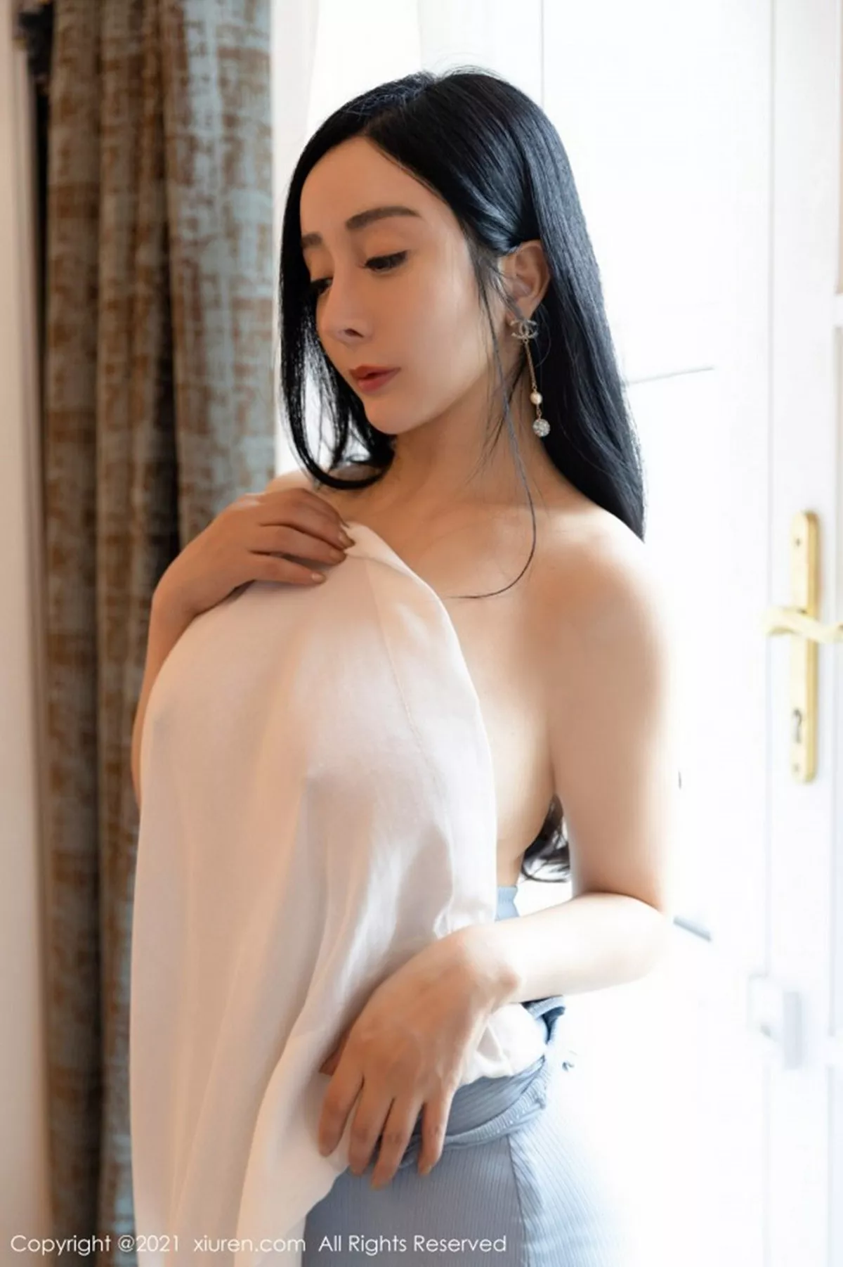 秀人集.com_[XiuRen秀人网]No.3122_嫩模允爾厦门旅拍蓝色轻透长裙露豪乳朦胧丝袜秀美腿诱惑写真49P