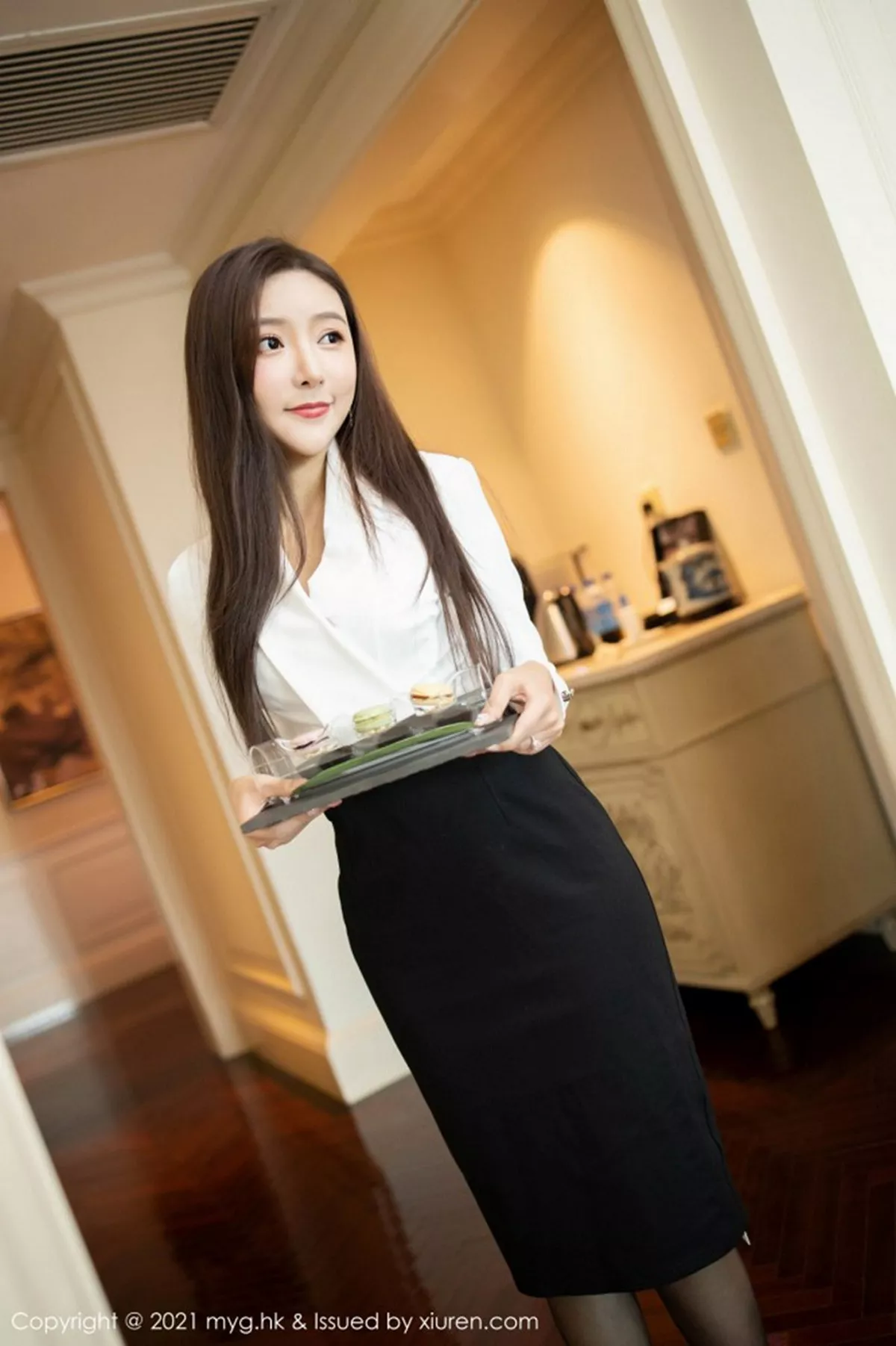 秀人集.com_[MyGirl美媛馆]Vol.492_女神王馨瑶yanni上司过生日主题黑裙下黑丝裤袜秀美腿诱惑写真88P