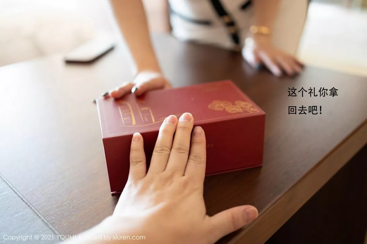 秀人集.com_[YouMi尤蜜荟]Vol.605_女神尤妮丝Egg厦门旅拍公关经理剧情主题半脱露豪乳翘臀诱惑写真112P