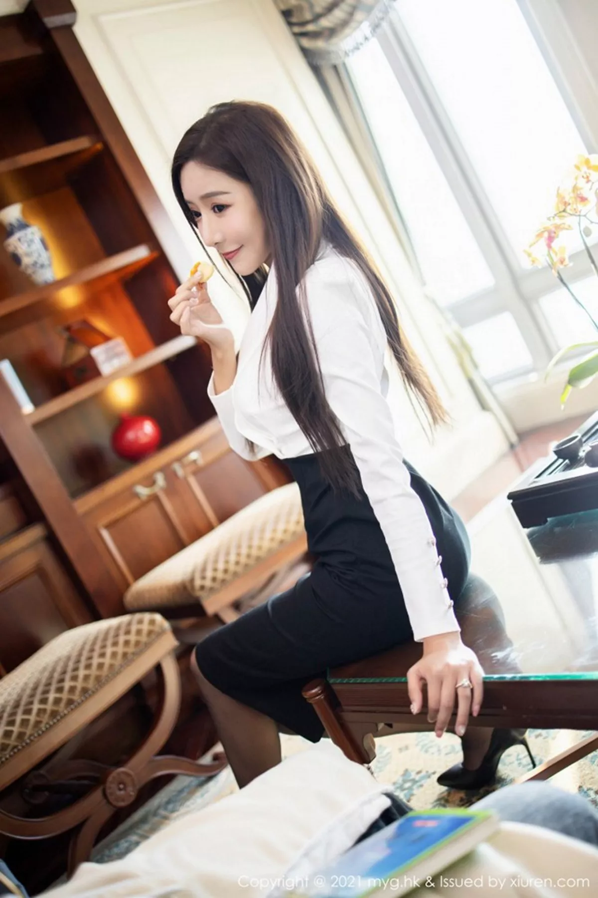 秀人集.com_[MyGirl美媛馆]Vol.492_女神王馨瑶yanni上司过生日主题黑裙下黑丝裤袜秀美腿诱惑写真88P