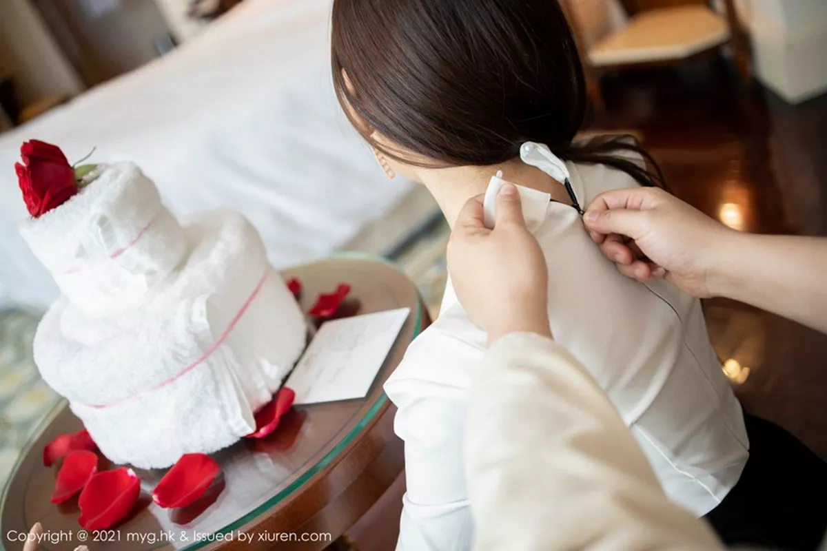 秀人集.com_[MyGirl美媛馆]Vol.492_女神王馨瑶yanni上司过生日主题黑裙下黑丝裤袜秀美腿诱惑写真88P