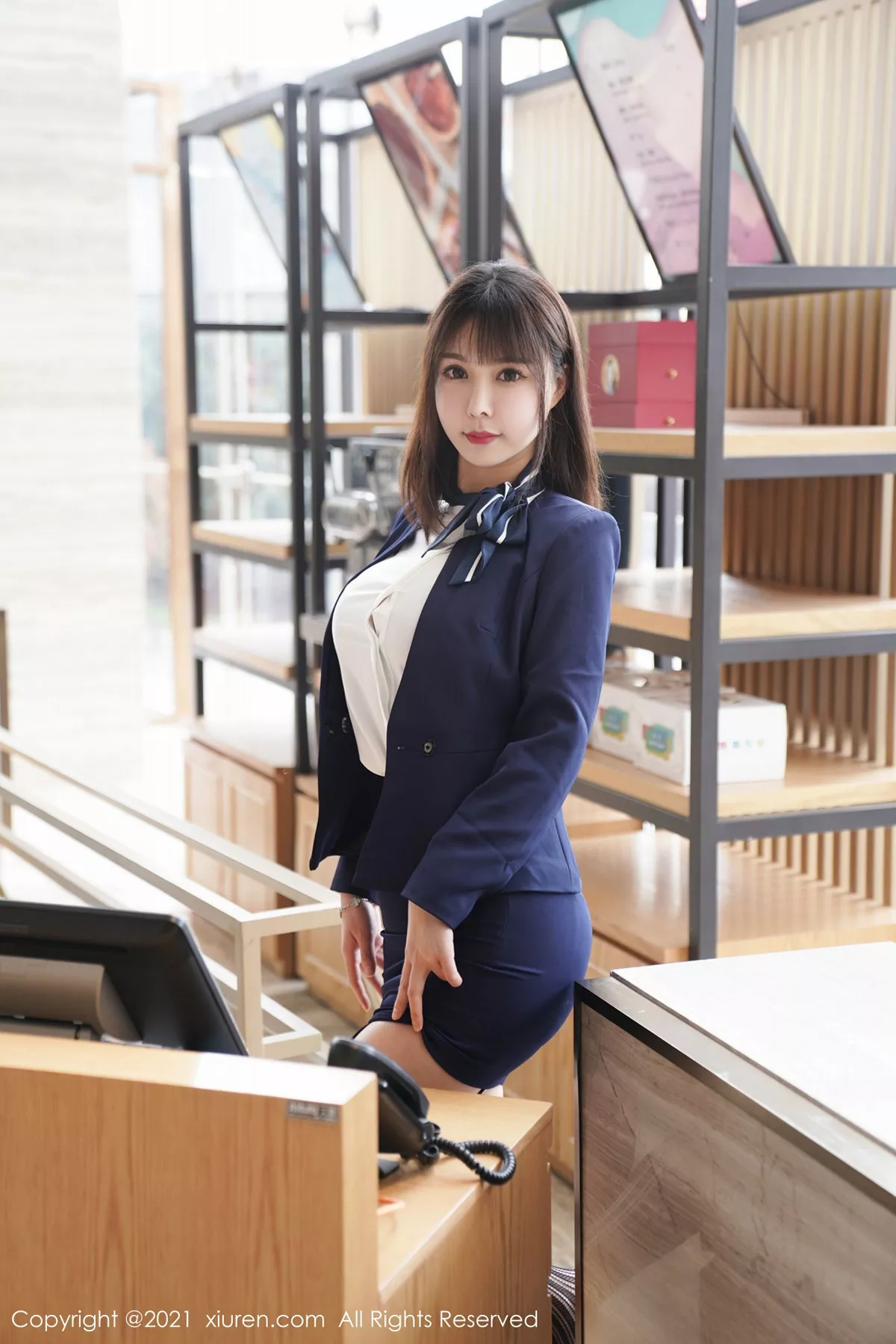 秀人集.com_[XiuRen秀人网]No.3221_嫩模晓鱼酱酒店前台剧情主题私房半脱露傲人豪乳撩人诱惑写真102P