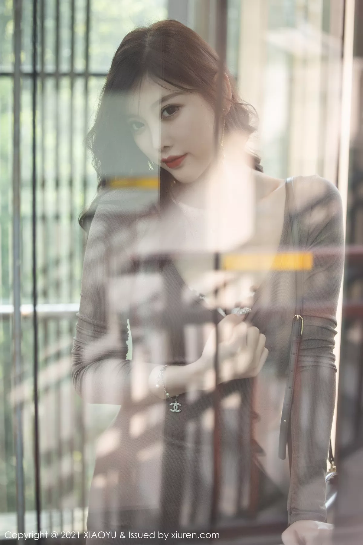 秀人集.com_[XiaoYu画语界]Vol.492_女神杨晨晨sugar西双版纳旅拍脱长裙露性感豹纹内衣诱惑写真64P