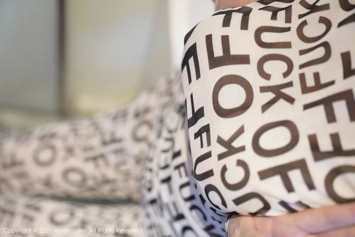 秀人集.com_[XiuRen秀人网]No.3225_女神凯竹私房性感紧身薄纱服饰半脱秀丰满身材火辣诱惑写真45P