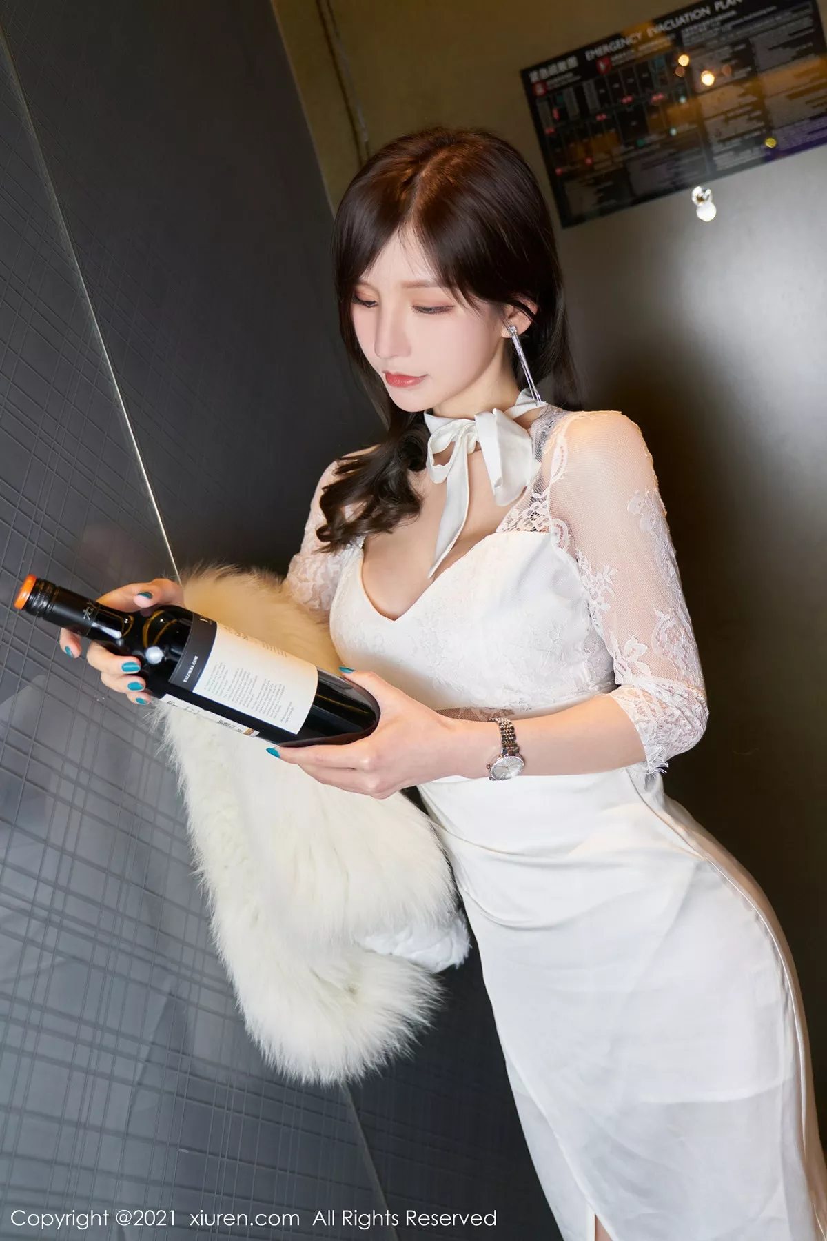 秀人集.com_[XiuRen秀人网]No.3230_女神周于希Sandy私房床上酒后半脱露丰满身材极致诱惑写真70P