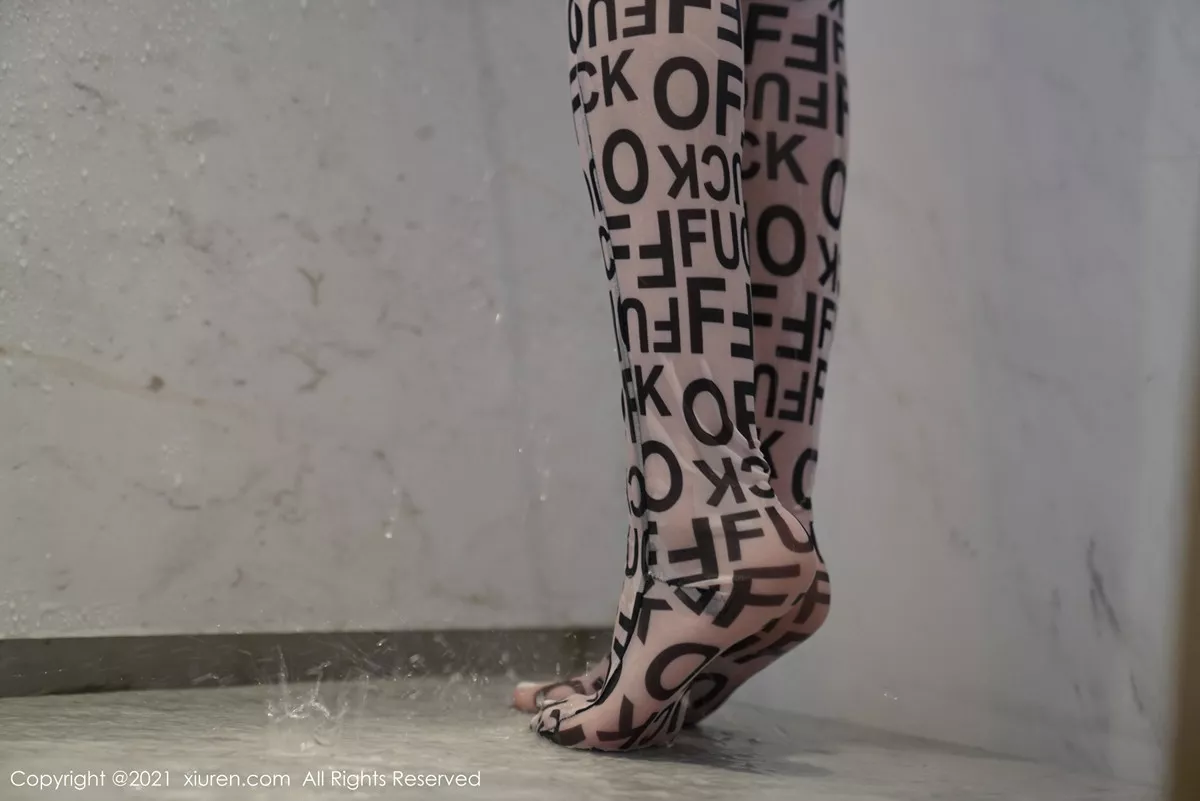 秀人集.com_[XiuRen秀人网]No.3225_女神凯竹私房性感紧身薄纱服饰半脱秀丰满身材火辣诱惑写真45P