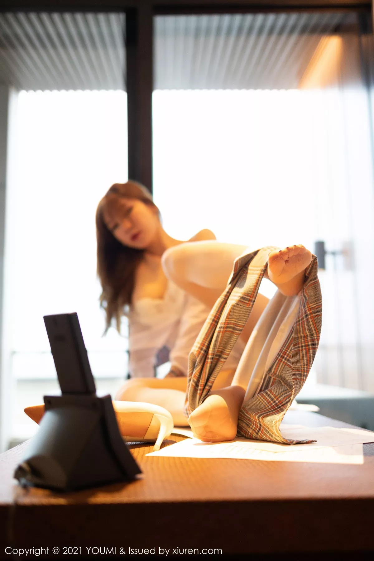 秀人集.com_[YouMi尤蜜荟]Vol.620_女神周于希Sandy厦门旅拍白衬衫配格子短裙肉丝裤袜诱惑写真60P