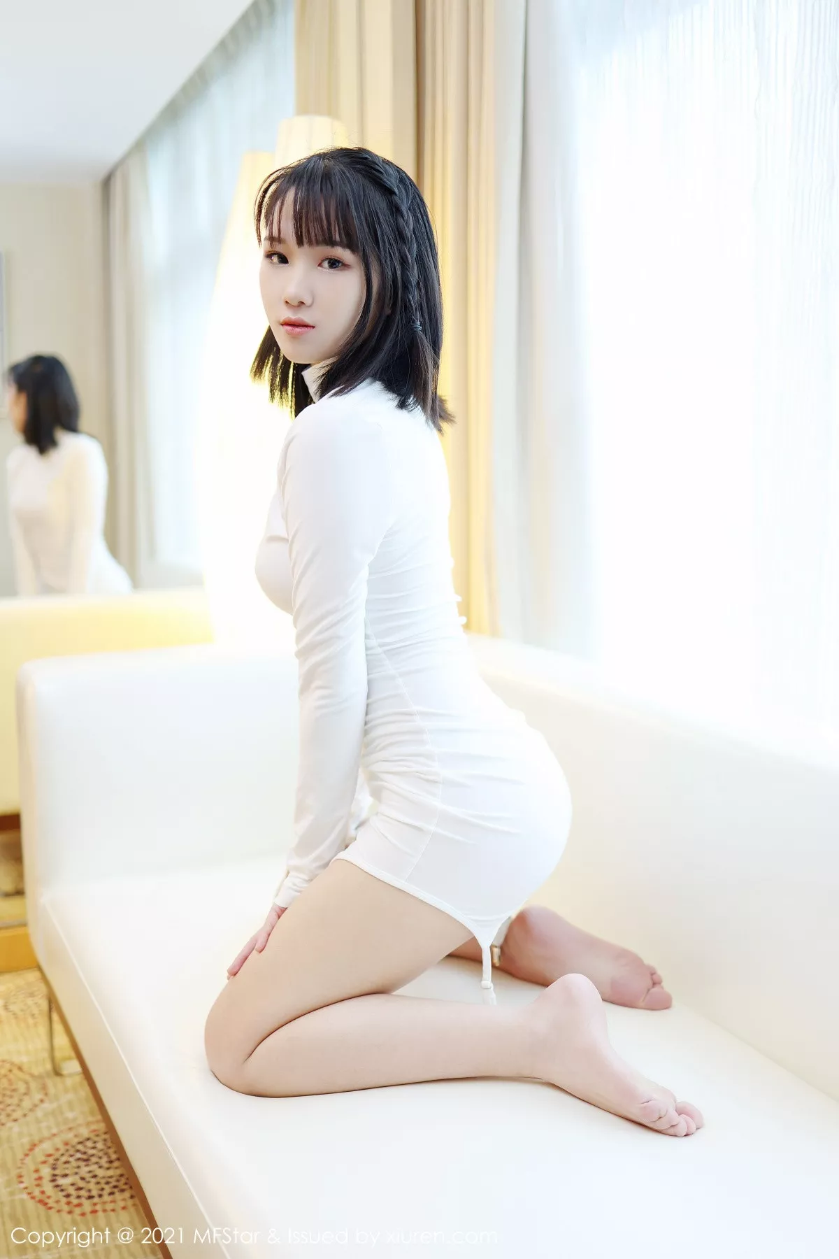 秀人集.com_[MFStar模范学院]Vol.473_新人模特果果吖私房性感白色服饰半脱黑色内裤诱惑写真40P