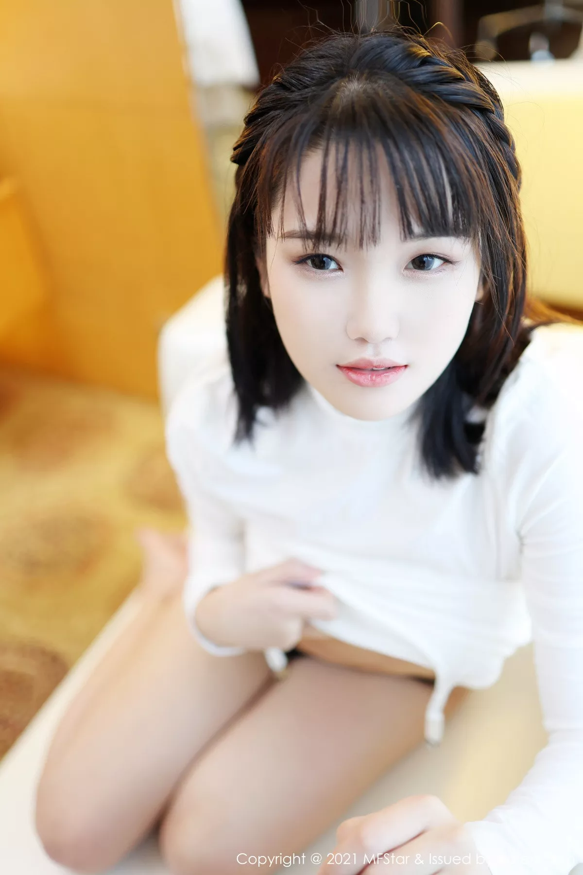 秀人集.com_[MFStar模范学院]Vol.473_新人模特果果吖私房性感白色服饰半脱黑色内裤诱惑写真40P