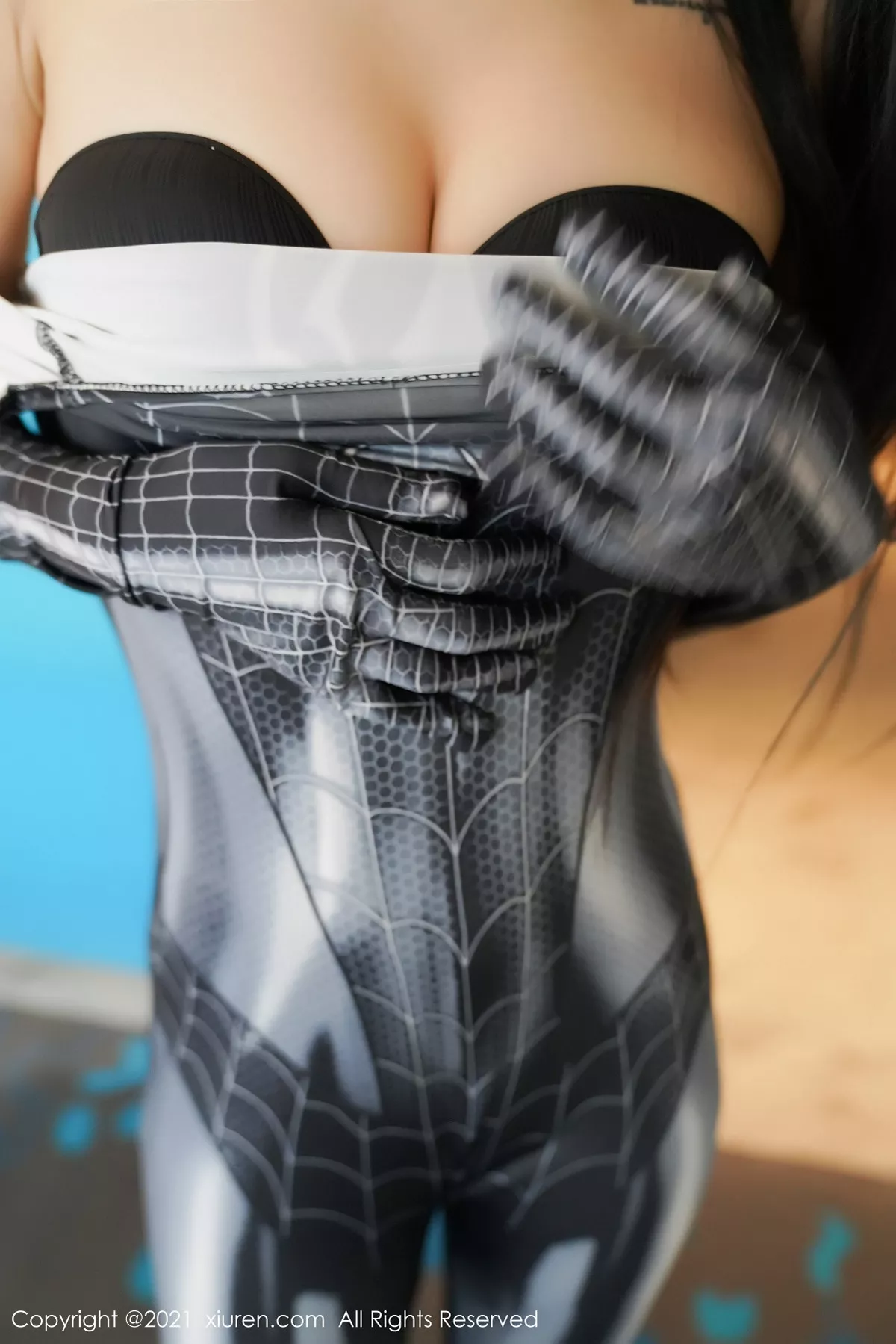 秀人集.com_[XiuRen秀人网]No.3237_嫩模葛征江浙沪旅拍蜘蛛侠服饰主题紧身制服秀凹凸身材诱惑写真51P
