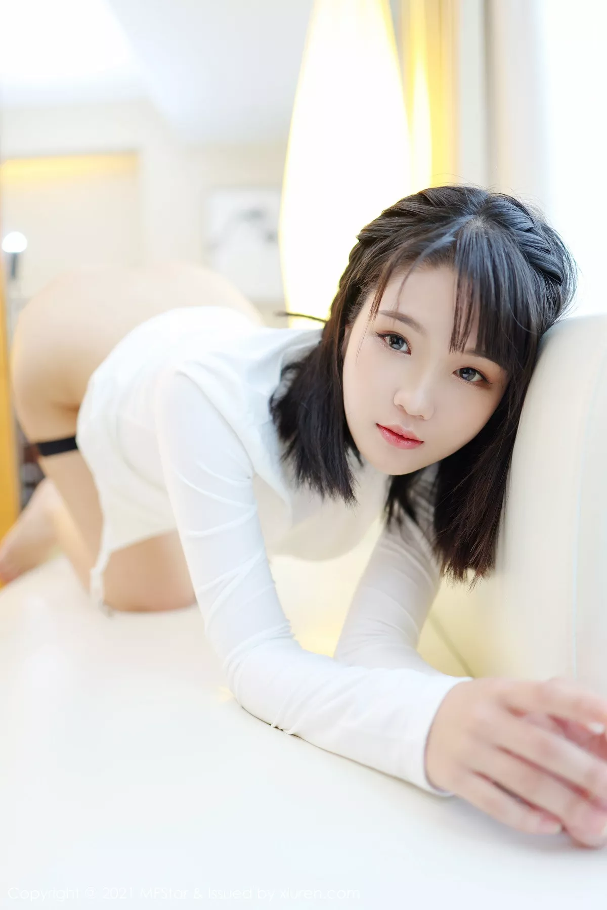 秀人集.com_[MFStar模范学院]Vol.473_新人模特果果吖私房性感白色服饰半脱黑色内裤诱惑写真40P