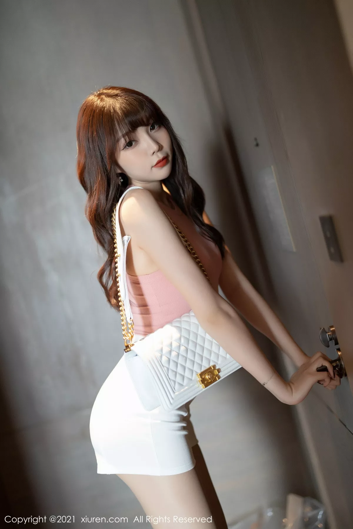 秀人集.com_[XiuRen秀人网]No.3245_女神芝芝Booty私房粉色紧身衣配肉丝裤袜秀完美身材诱惑写真77P