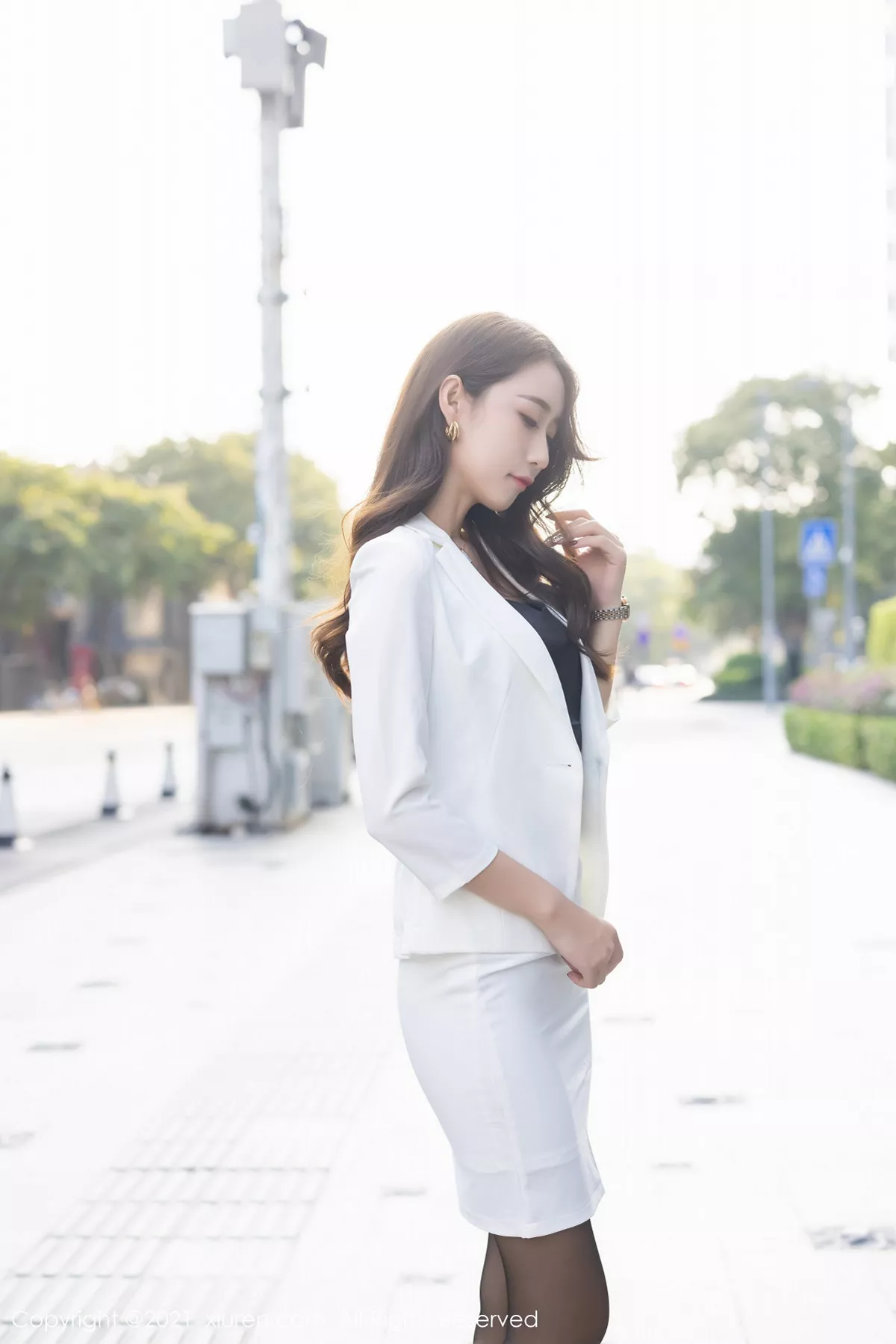 秀人集.com_[XiuRen秀人网]No.3242_嫩模萌白酱职场制服OL系列半脱黑丝裤袜秀翘臀美腿诱惑写真59P