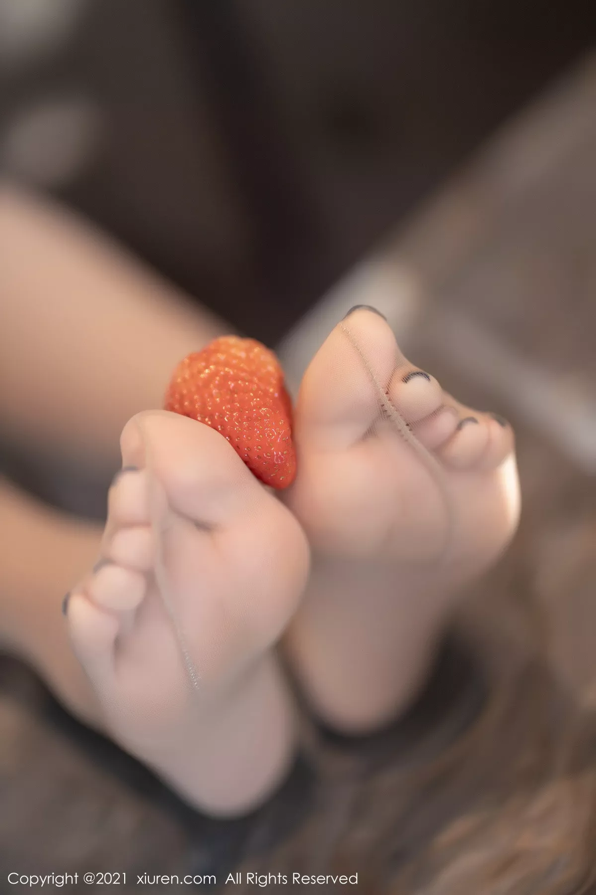 秀人集.com_[XiuRen秀人网]No.3245_女神芝芝Booty私房粉色紧身衣配肉丝裤袜秀完美身材诱惑写真77P