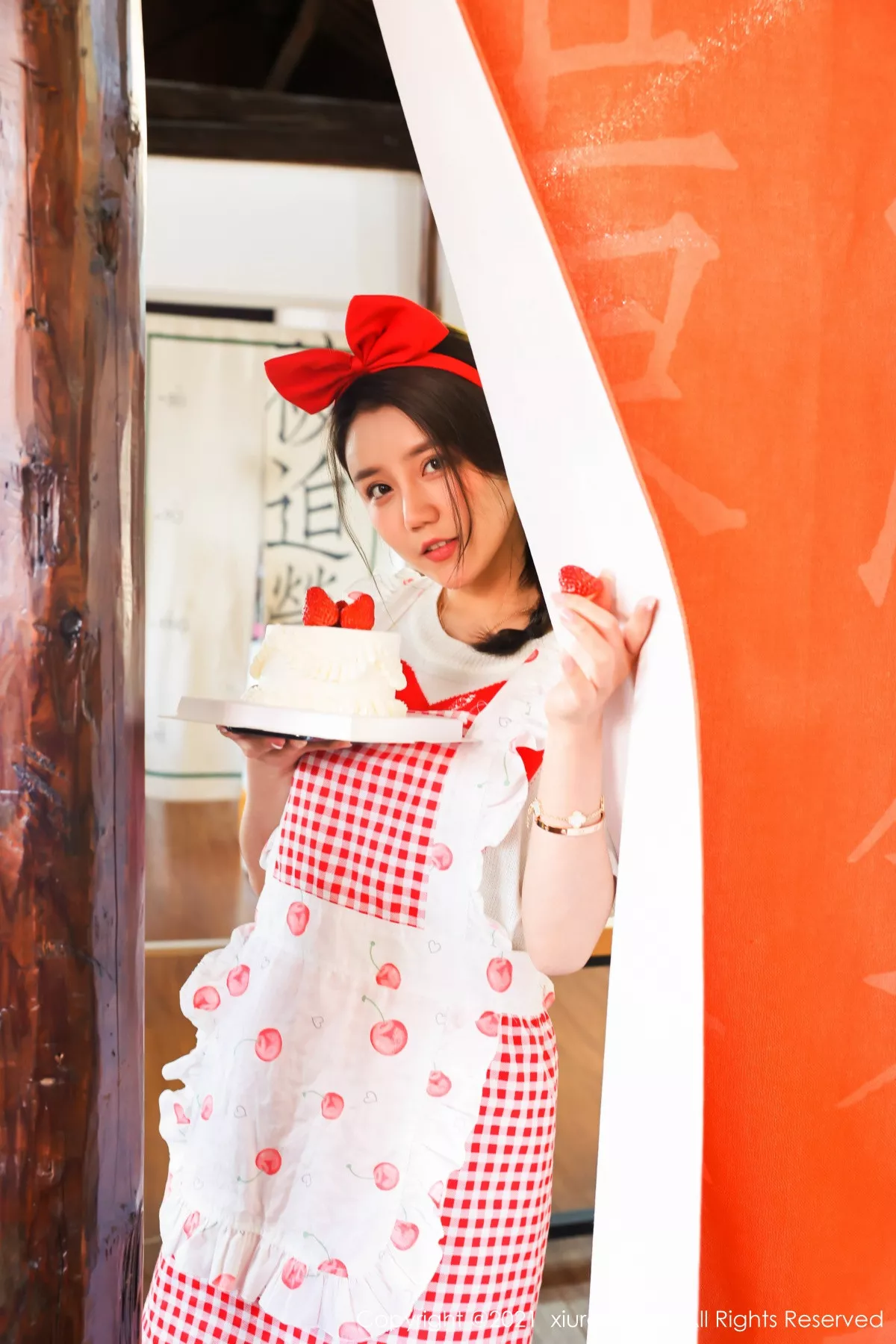 秀人集.com_[XiuRen秀人网]No.3243_嫩模夏西CiCi蛋糕室服务员主题半脱真空无内秀豪乳翘臀诱惑写真50P