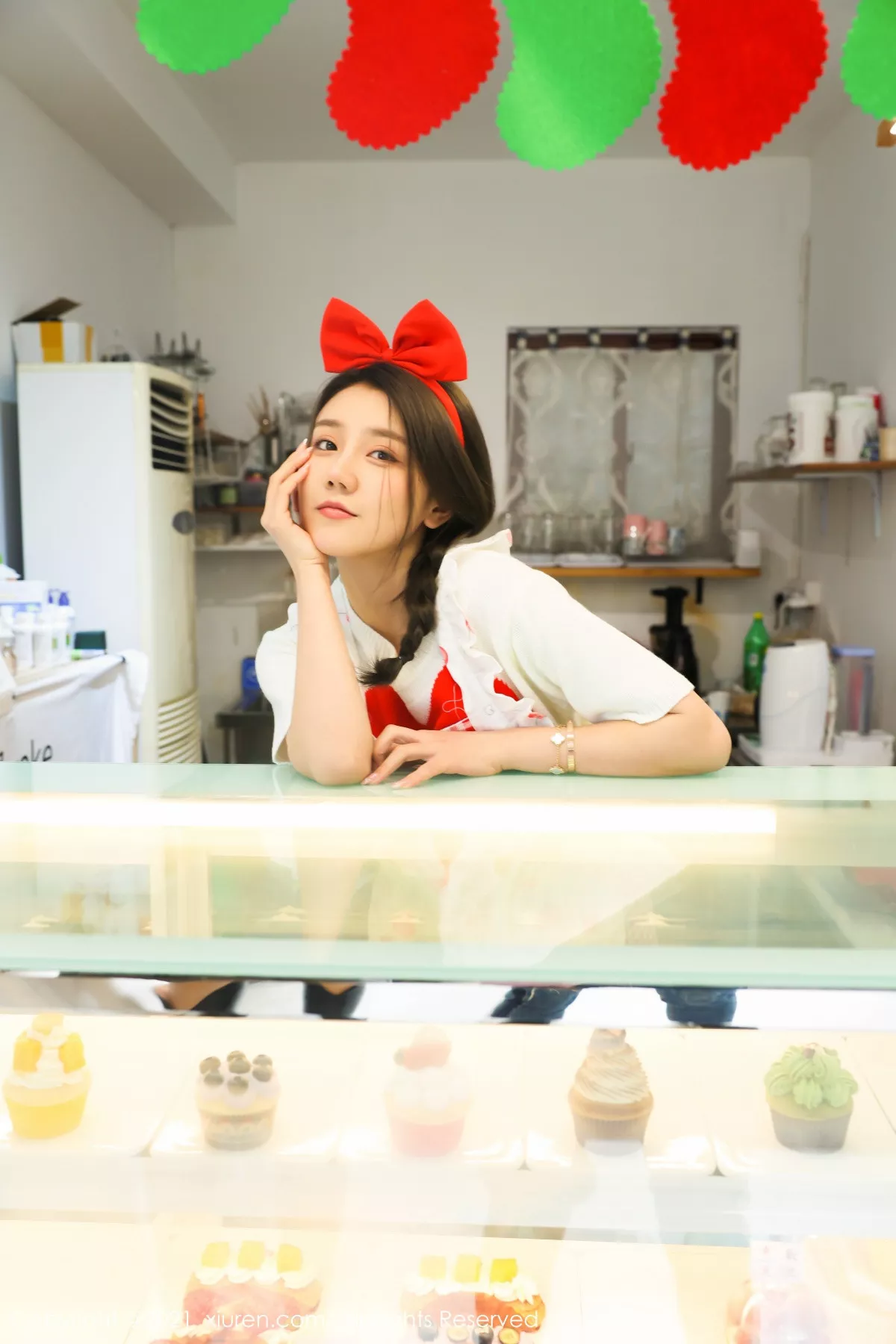 秀人集.com_[XiuRen秀人网]No.3243_嫩模夏西CiCi蛋糕室服务员主题半脱真空无内秀豪乳翘臀诱惑写真50P