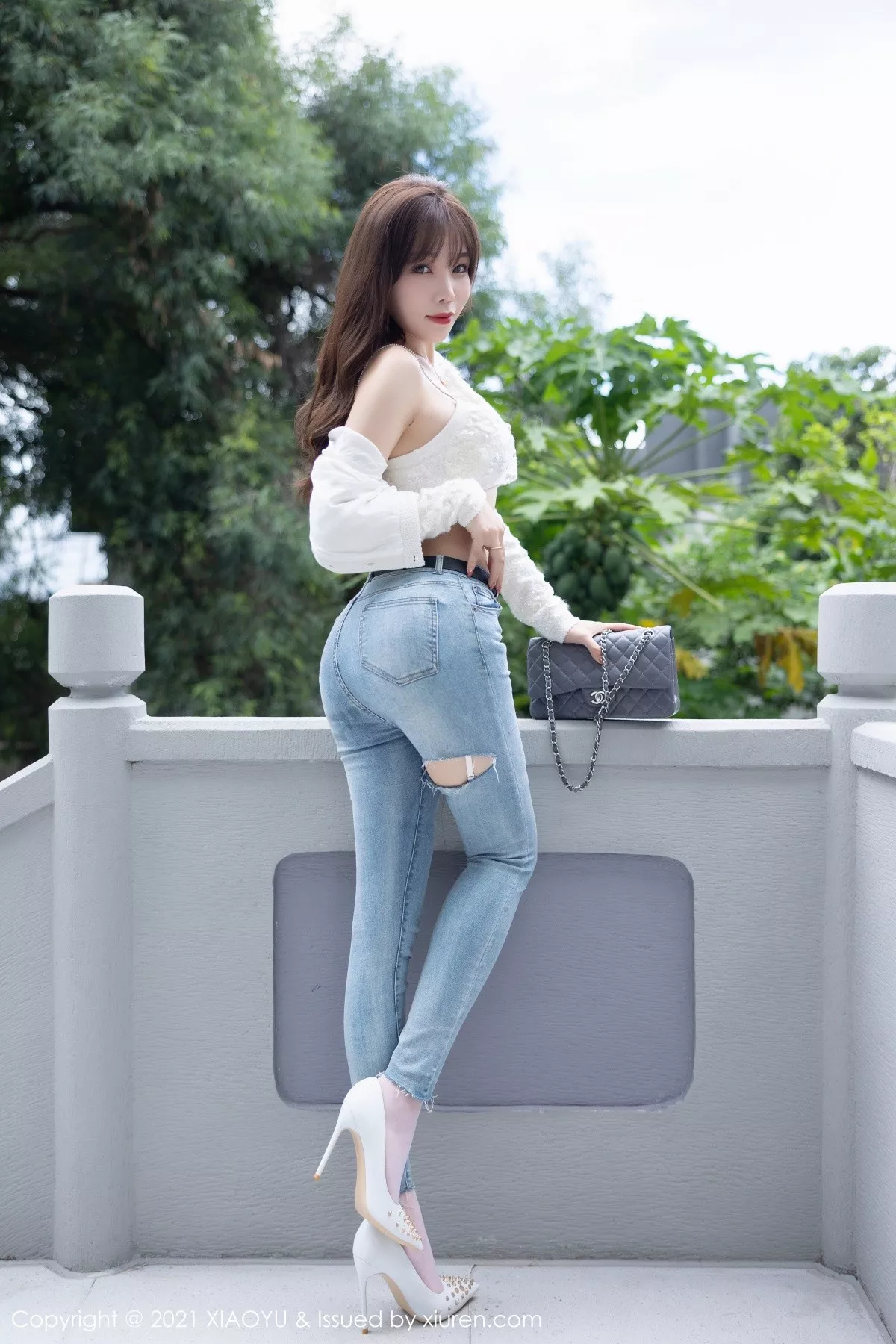 秀人集.com_[XiaoYu画语界]Vol.627_女神芝芝Booty私房脱牛仔裤露情趣内衣配白丝吊袜诱惑写真86P