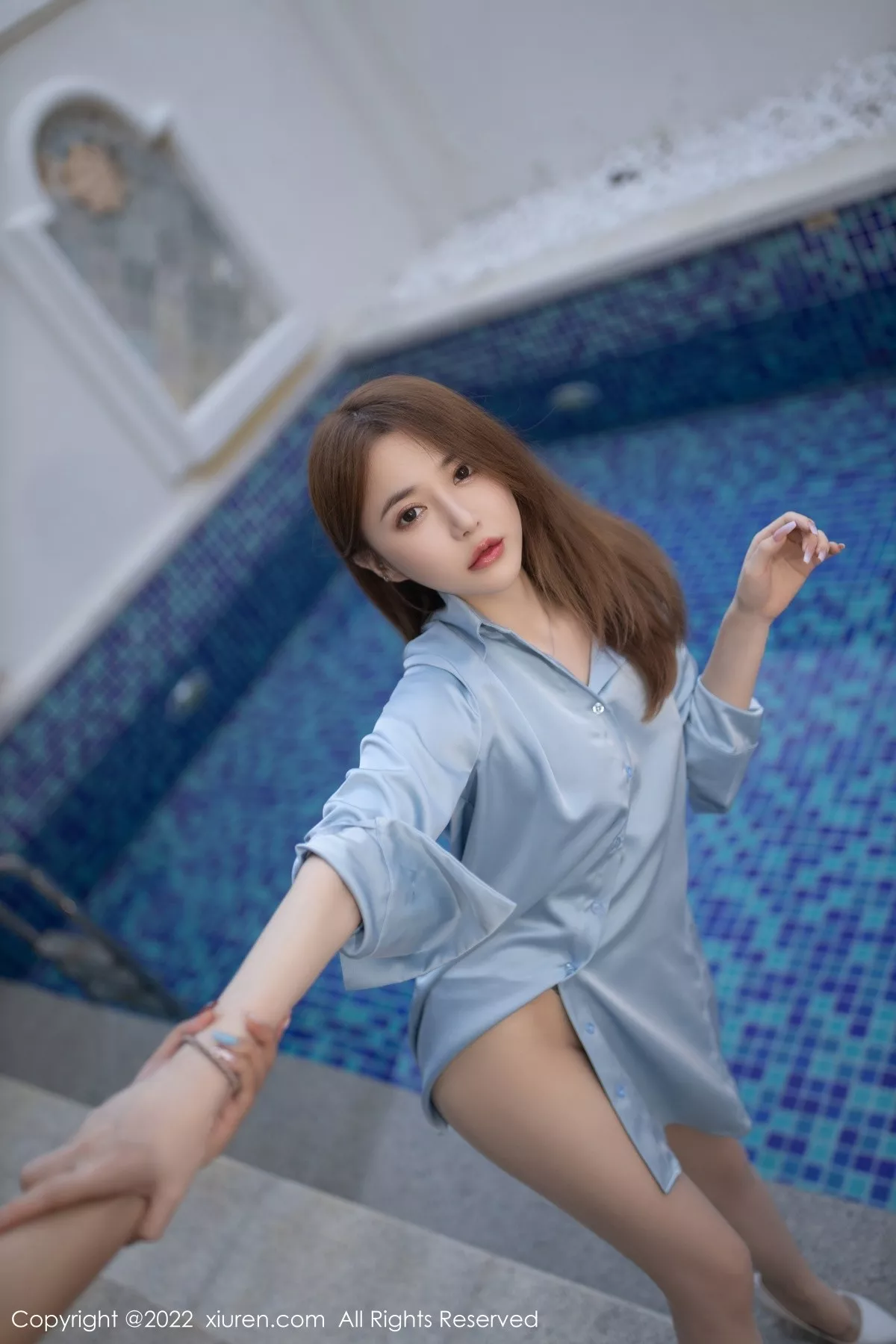 秀人集.com_[XiuRen秀人网]No.4911_模特鱼子酱Fish三亚旅拍天蓝色衬衫配无内肉丝极致诱惑写真80P