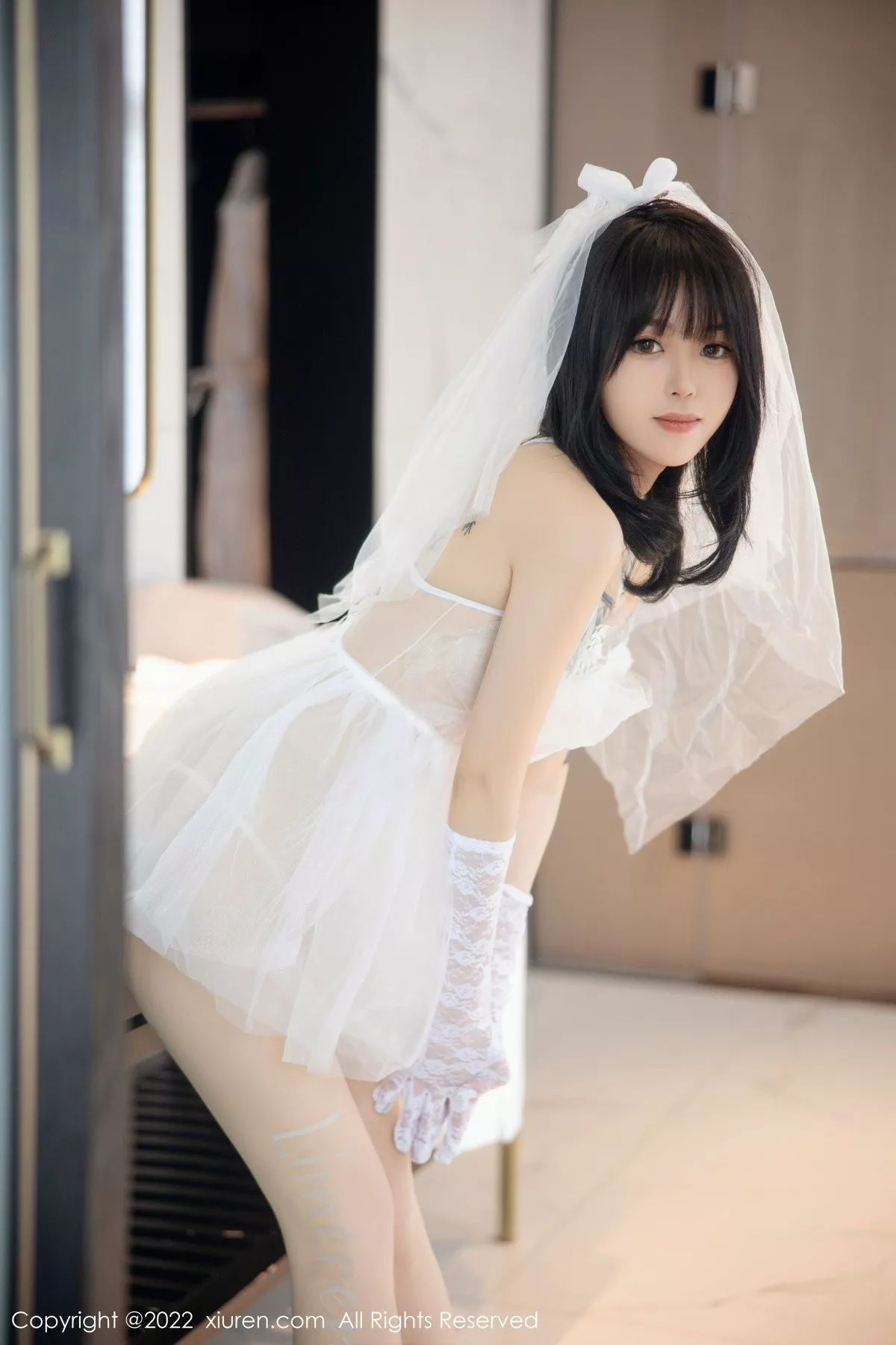 秀人集.com_[XiuRen秀人网]No.5212_模特奶瓶私房性感白色婚纱服饰配白色丝袜秀翘臀美腿诱惑写真89P