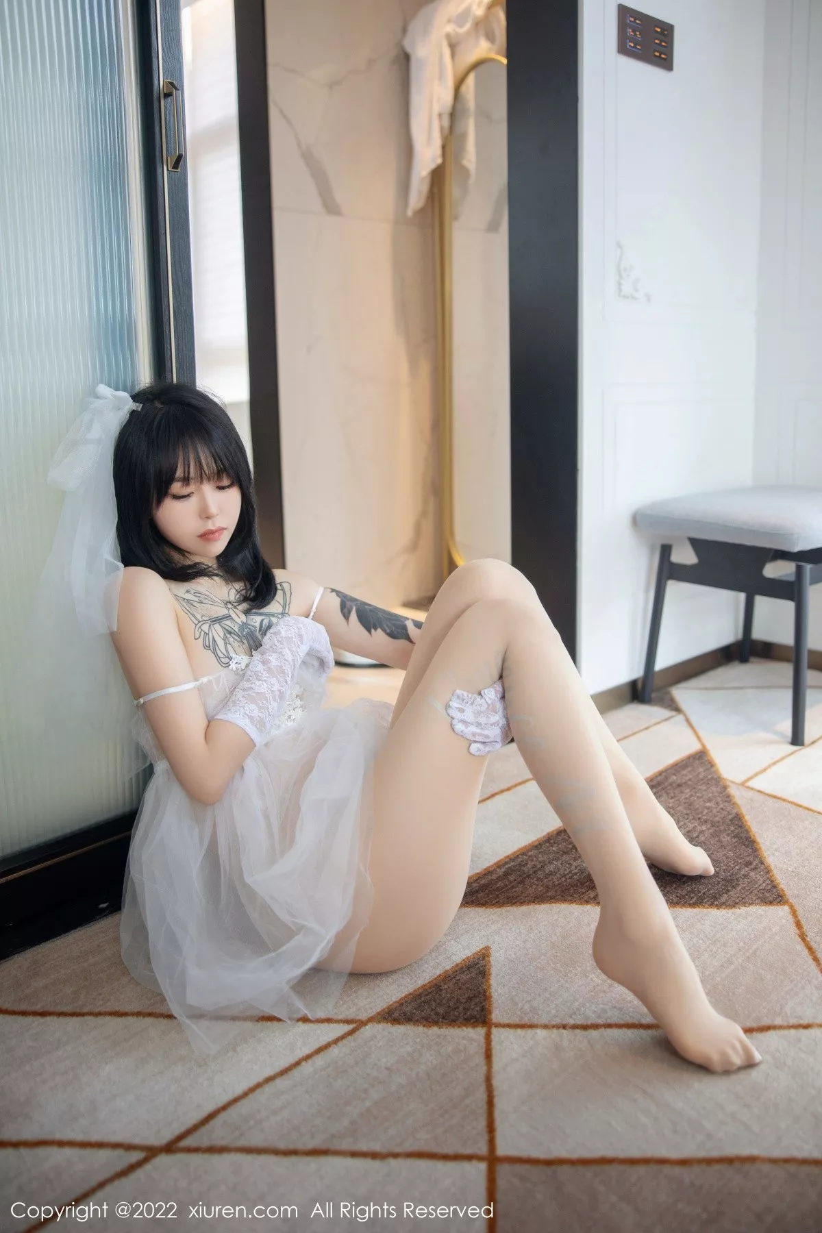 秀人集.com_[XiuRen秀人网]No.5212_模特奶瓶私房性感白色婚纱服饰配白色丝袜秀翘臀美腿诱惑写真89P