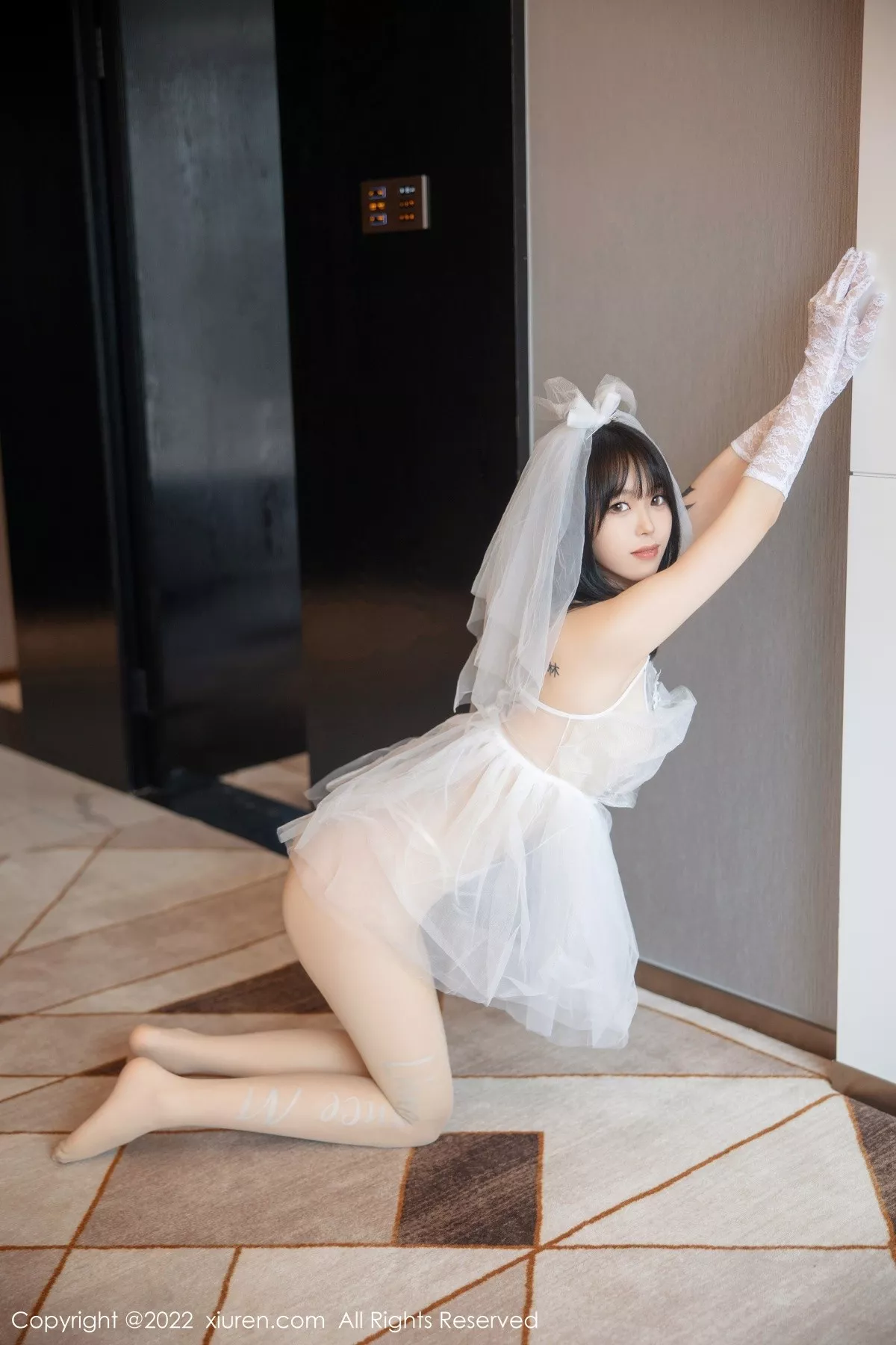 秀人集.com_[XiuRen秀人网]No.5212_模特奶瓶私房性感白色婚纱服饰配白色丝袜秀翘臀美腿诱惑写真89P