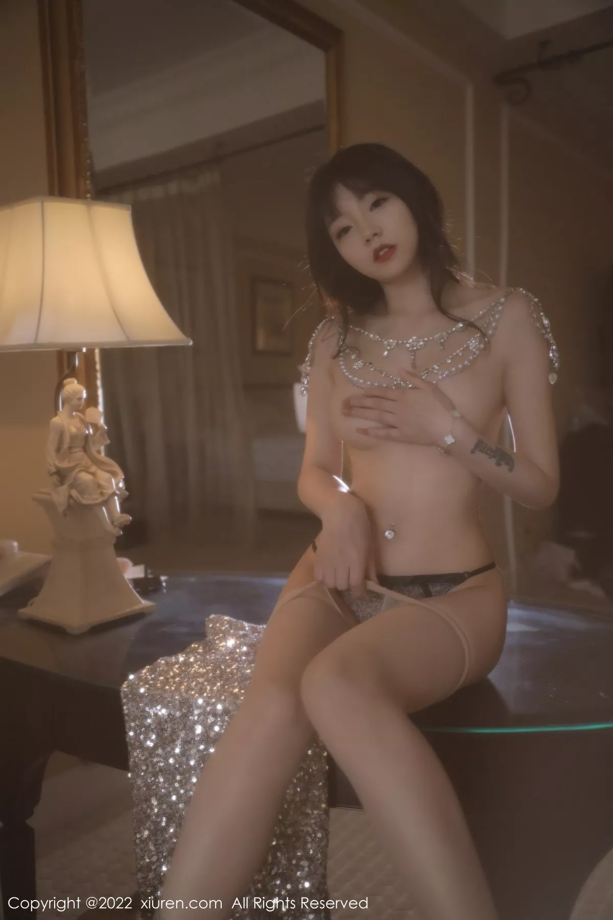 秀人集.com_[XiuRen秀人网]No.5209_模特佘贝拉bella杭州旅拍性感闪亮吊裙配超薄肉丝迷人诱惑写真55P