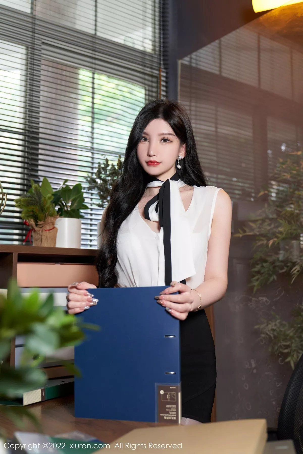 秀人集.com_[XiuRen秀人网]No.5217_女神周于希Sally心愿旅拍私房超薄闪亮黑丝秀翘臀美腿诱惑写真76P