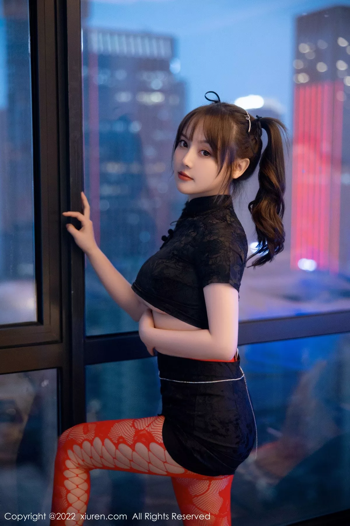 秀人集.com_[XiuRen秀人网]No.5225_模特豆瓣酱黑色短旗袍半脱露红色网格丝袜秀丰满身材诱惑写真74P