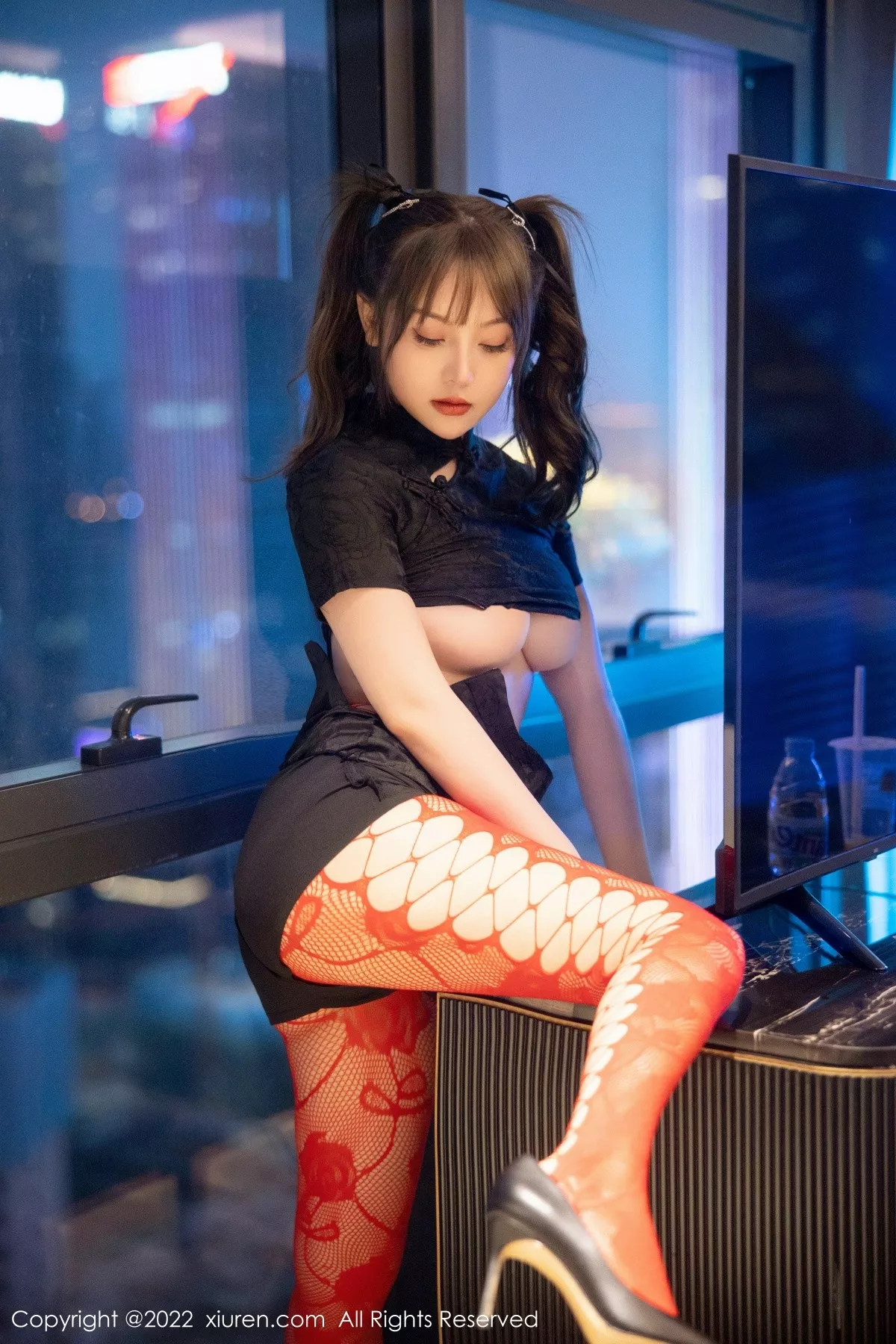 秀人集.com_[XiuRen秀人网]No.5225_模特豆瓣酱黑色短旗袍半脱露红色网格丝袜秀丰满身材诱惑写真74P