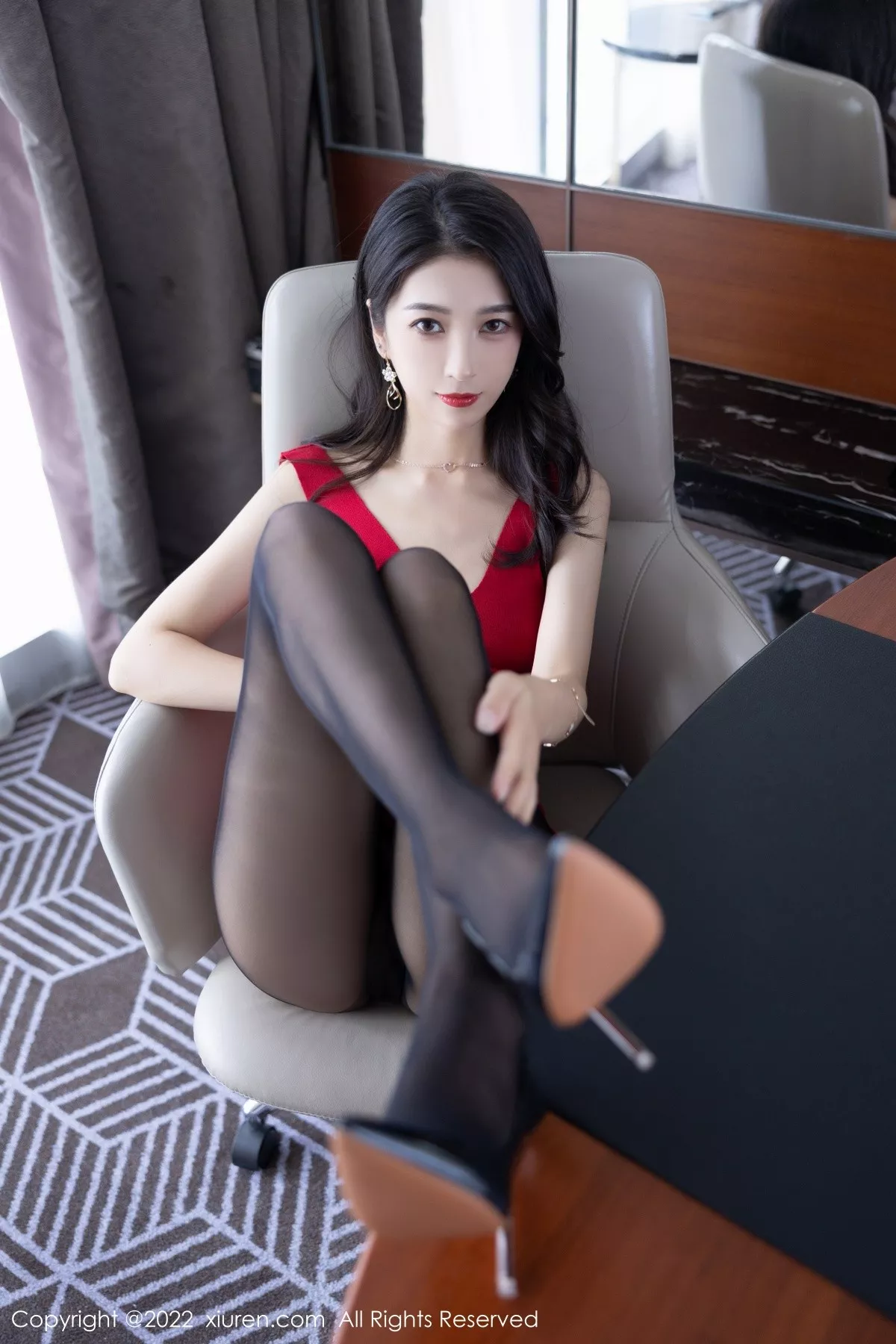 秀人集.com_[XiuRen秀人网]No.5223_模特林乐一私房性感红色连衣裙配超薄黑丝秀曼妙身姿诱惑写真80P