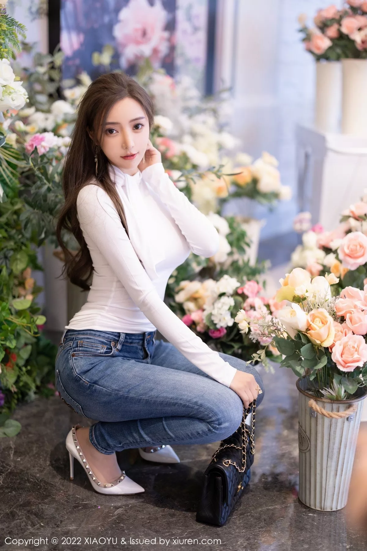 秀人集.com_[XiaoYu画语界]Vol.812_女神王馨瑶yanni白色收身上衣配牛仔裤半脱露无内肉丝诱惑写真82P