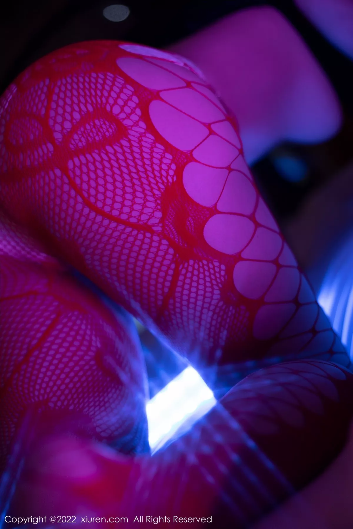 秀人集.com_[XiuRen秀人网]No.5225_模特豆瓣酱黑色短旗袍半脱露红色网格丝袜秀丰满身材诱惑写真74P