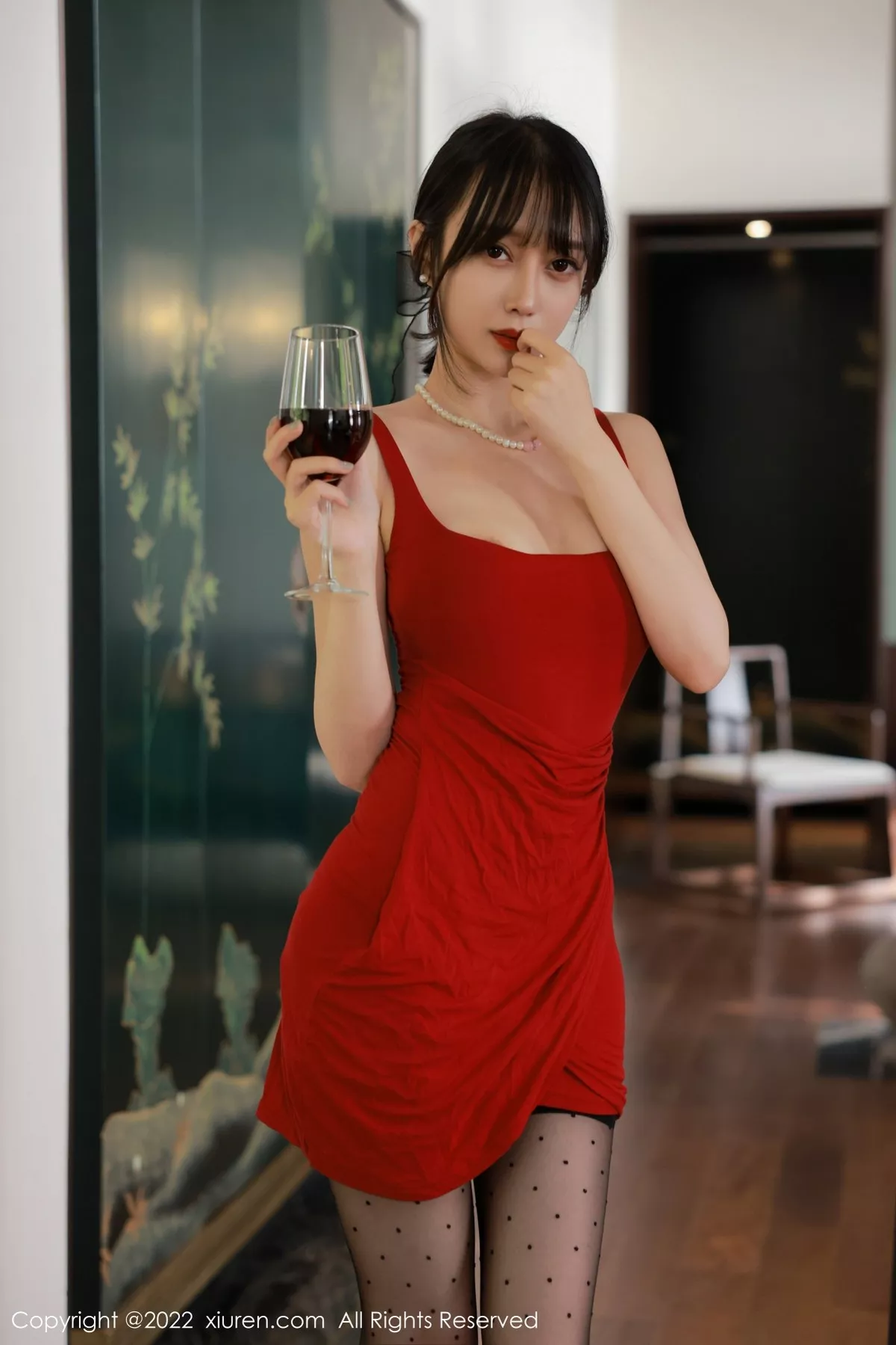 秀人集.com_[XiuRen秀人网]No.5231_模特玥儿玥er澳门旅拍性感红色连衣裙配魅惑黑丝撩人诱惑写真52P