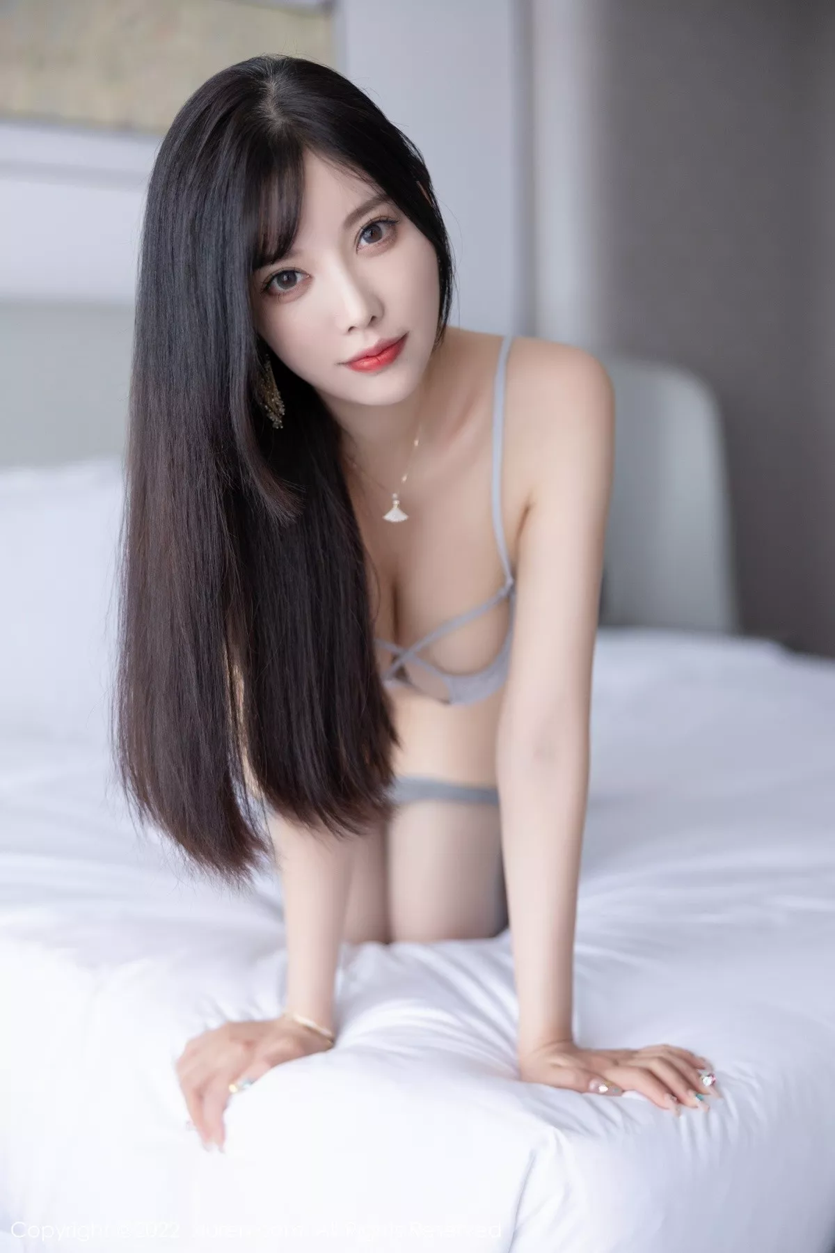 秀人集.com_[XiuRen秀人网]No.5232_女神杨晨晨Yome浅灰色蕾丝内衣配超薄黑丝秀完美身材诱惑写真82P