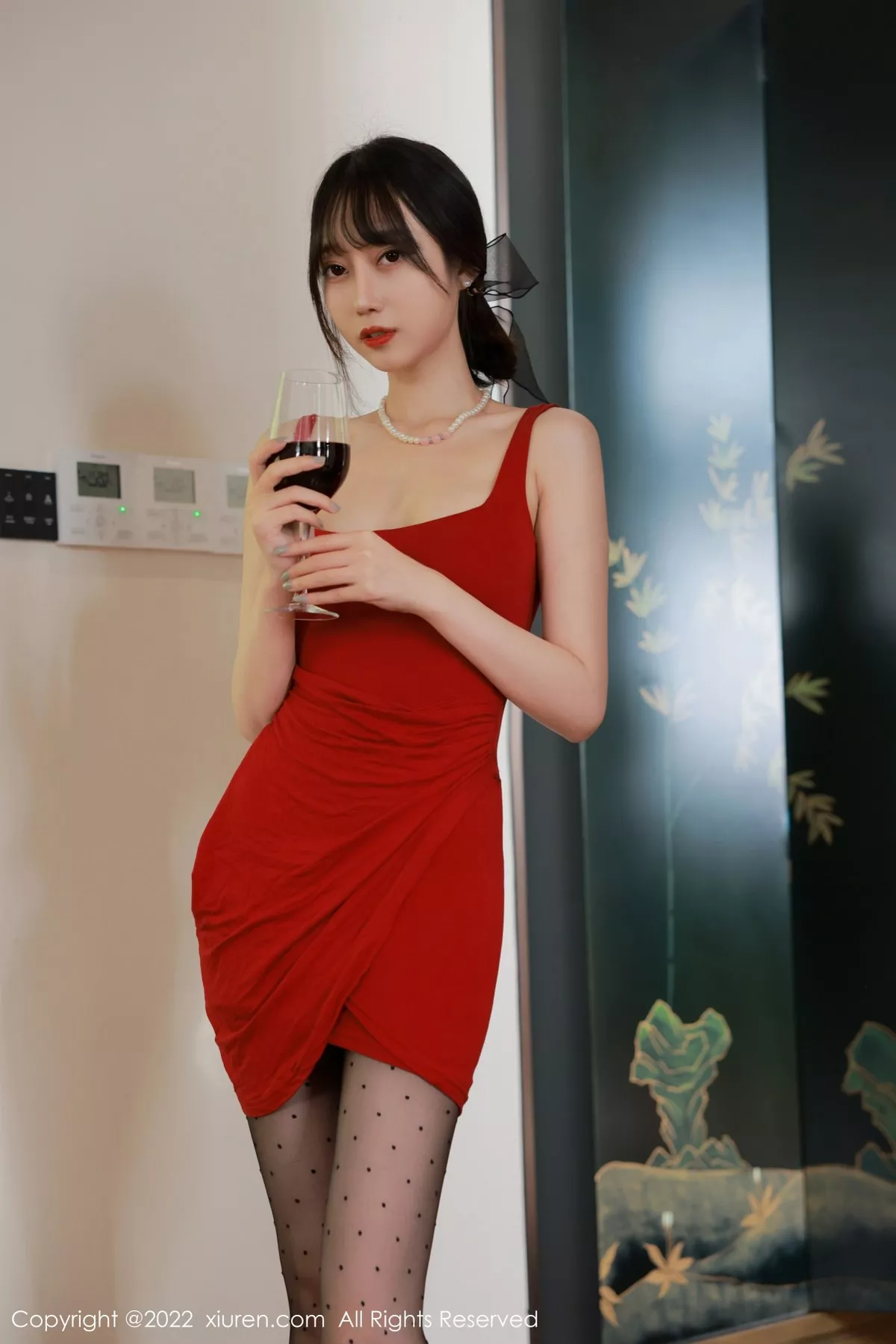 秀人集.com_[XiuRen秀人网]No.5231_模特玥儿玥er澳门旅拍性感红色连衣裙配魅惑黑丝撩人诱惑写真52P