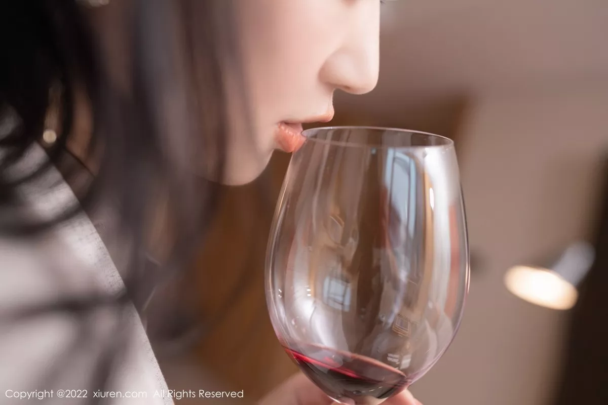 秀人集.com_[XiuRen秀人网]No.5238_模特唐安琪广州-云南旅拍脱职业装露性感蕾丝内衣撩人诱惑写真84P