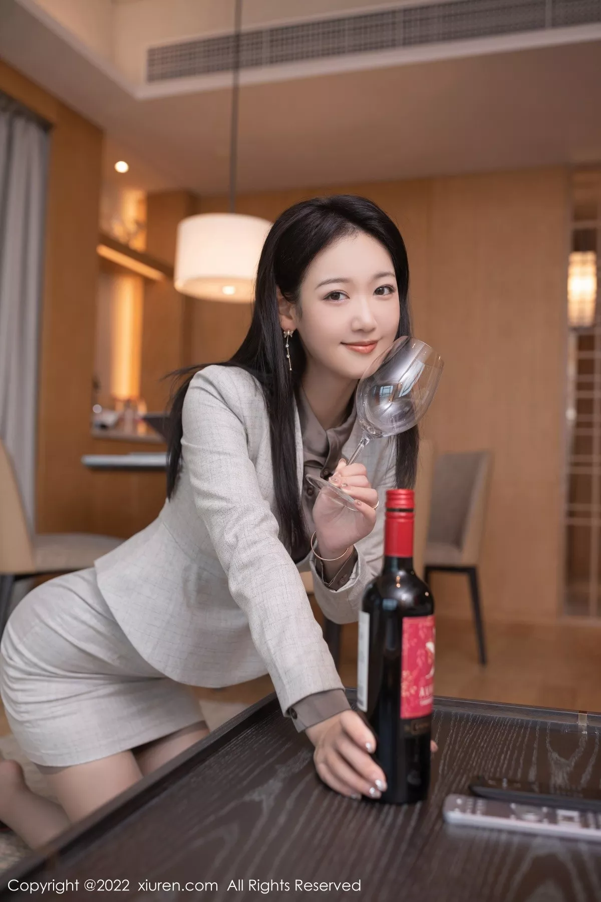 秀人集.com_[XiuRen秀人网]No.5238_模特唐安琪广州-云南旅拍脱职业装露性感蕾丝内衣撩人诱惑写真84P