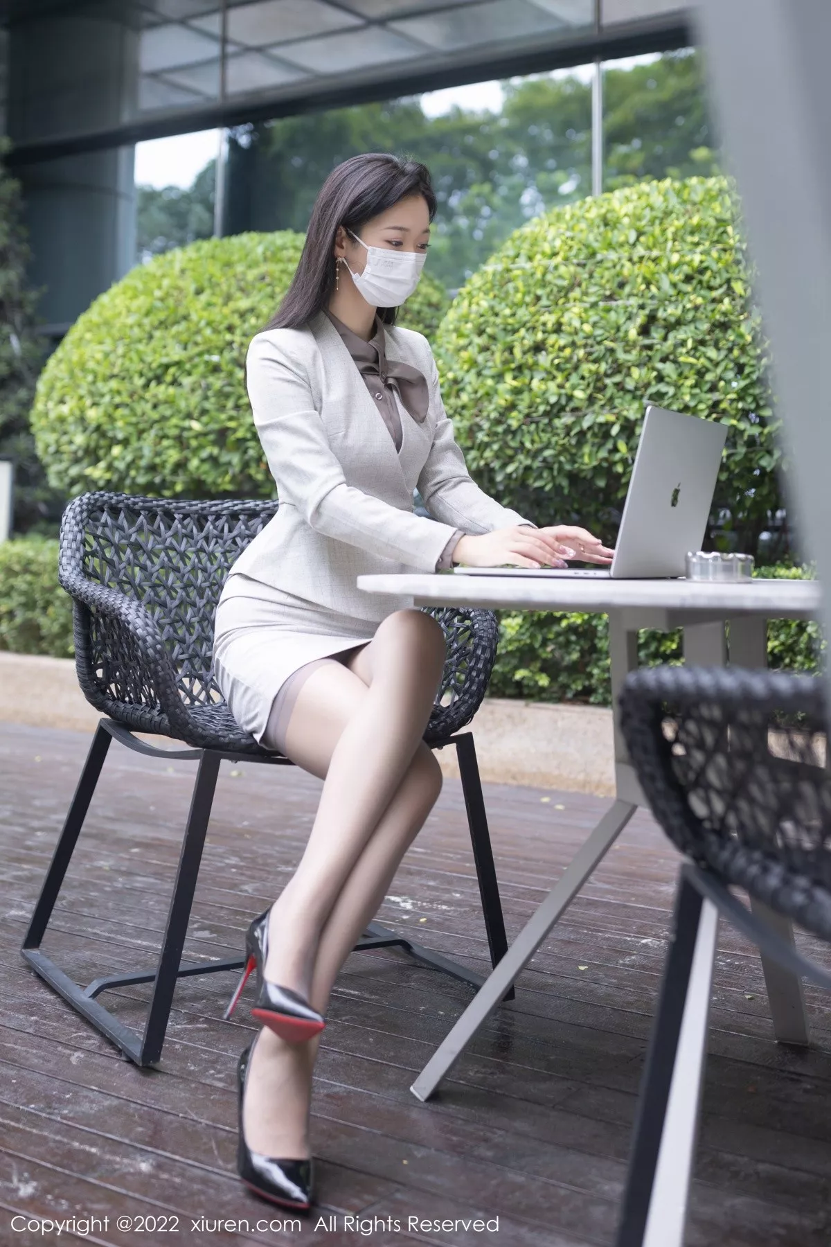 秀人集.com_[XiuRen秀人网]No.5238_模特唐安琪广州-云南旅拍脱职业装露性感蕾丝内衣撩人诱惑写真84P