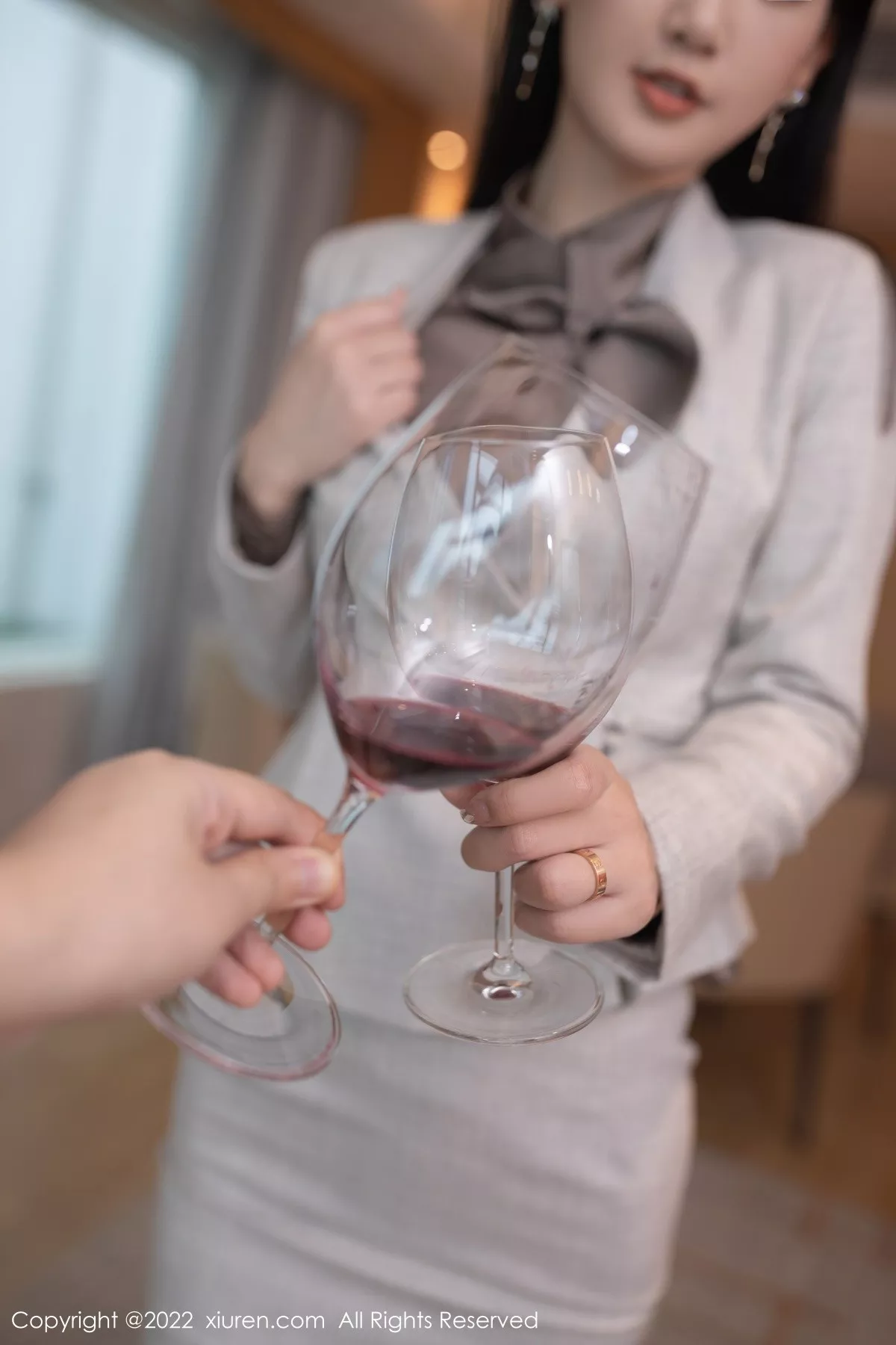 秀人集.com_[XiuRen秀人网]No.5238_模特唐安琪广州-云南旅拍脱职业装露性感蕾丝内衣撩人诱惑写真84P