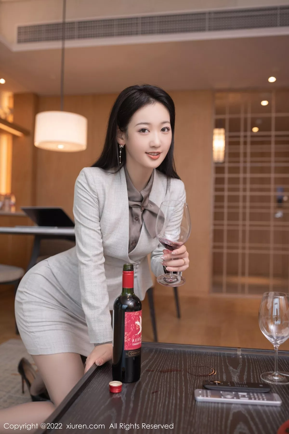 秀人集.com_[XiuRen秀人网]No.5238_模特唐安琪广州-云南旅拍脱职业装露性感蕾丝内衣撩人诱惑写真84P