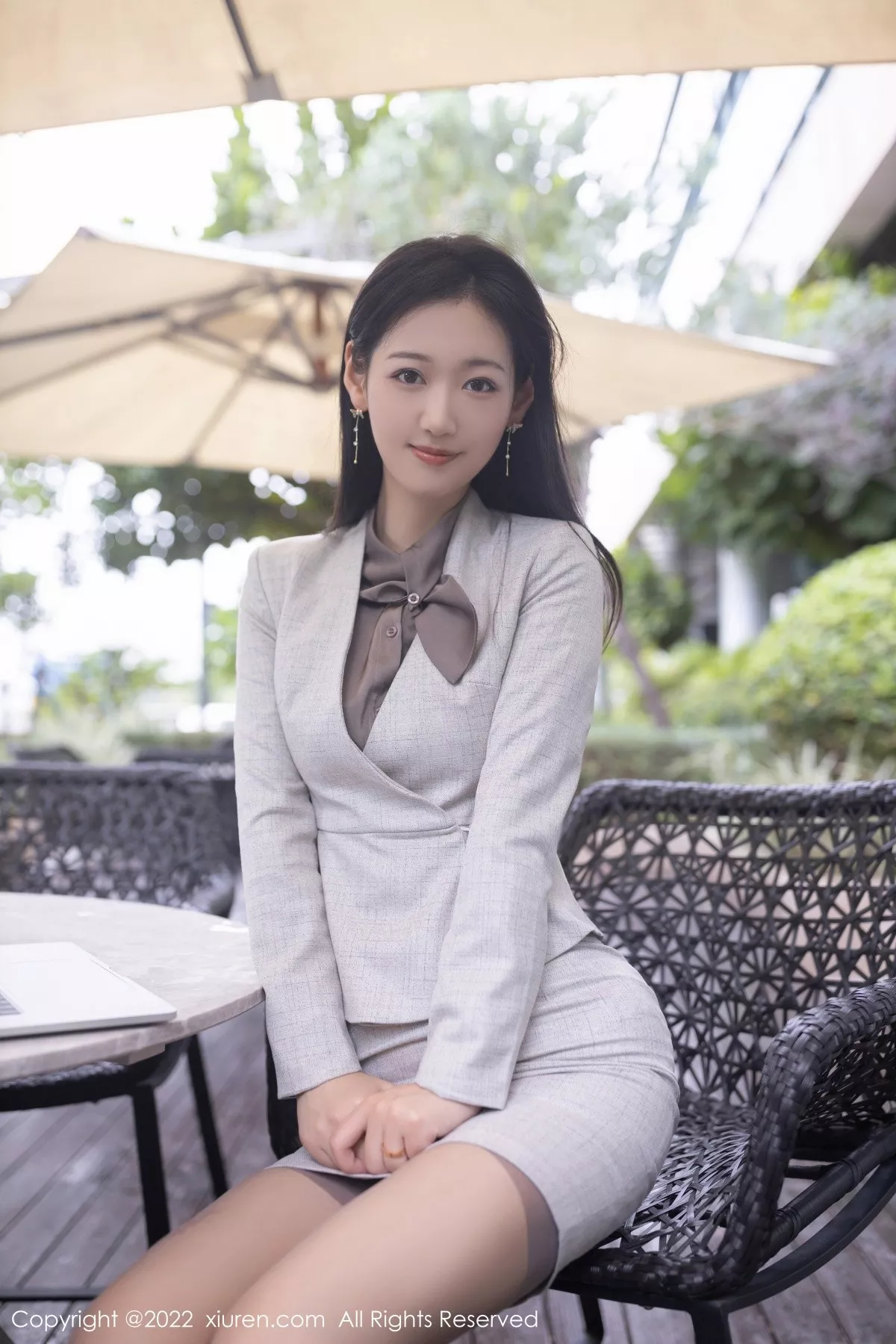 秀人集.com_[XiuRen秀人网]No.5238_模特唐安琪广州-云南旅拍脱职业装露性感蕾丝内衣撩人诱惑写真84P