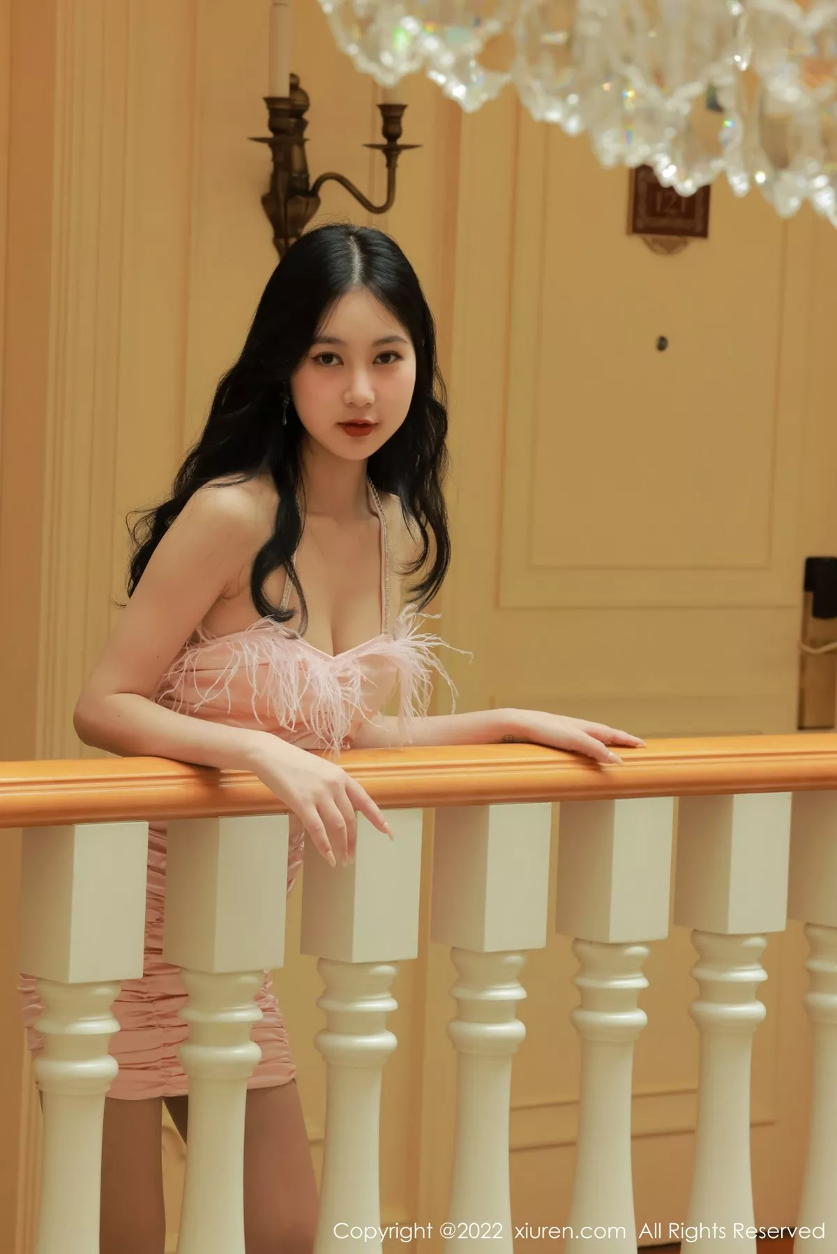 秀人集.com_[XiuRen秀人网]No.5235_模特谢晚晚澳门旅拍性感粉色吊带配超薄肉丝半脱秀翘臀诱惑写真52P