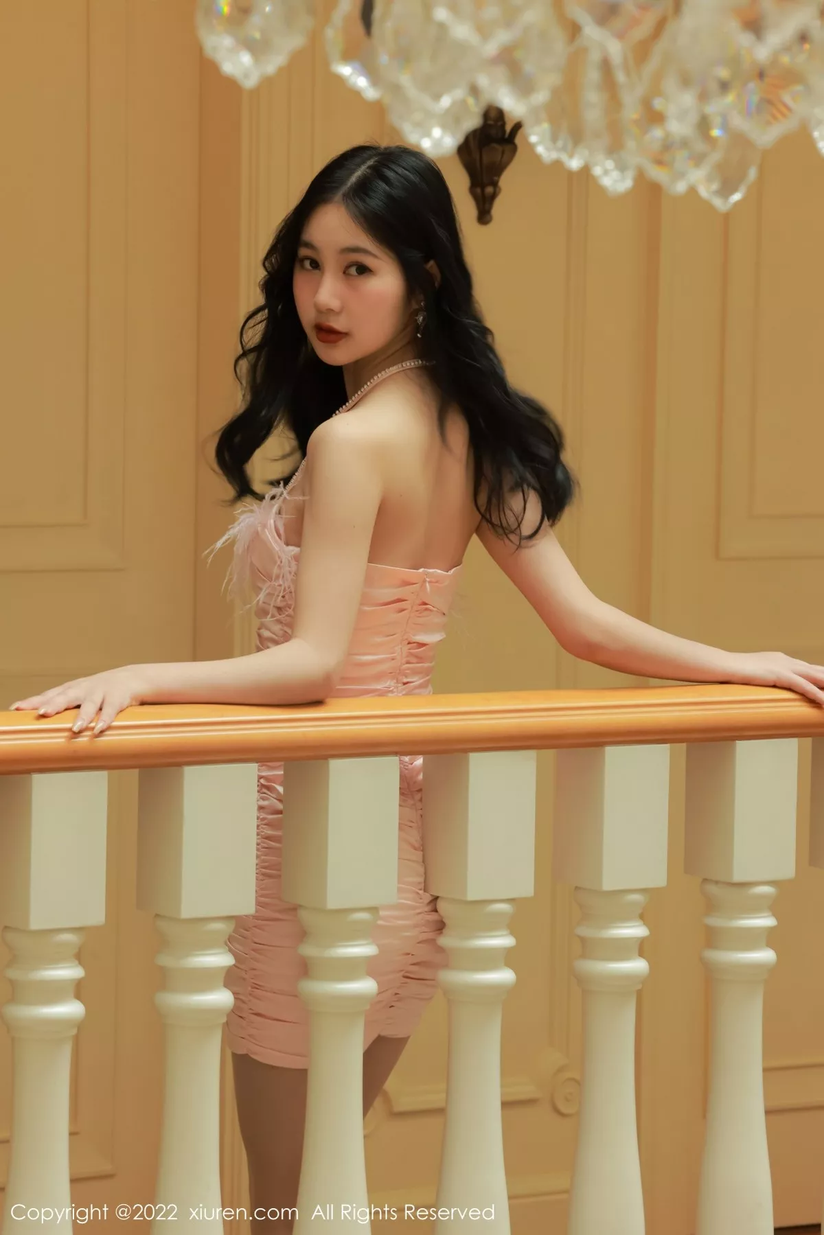 秀人集.com_[XiuRen秀人网]No.5235_模特谢晚晚澳门旅拍性感粉色吊带配超薄肉丝半脱秀翘臀诱惑写真52P