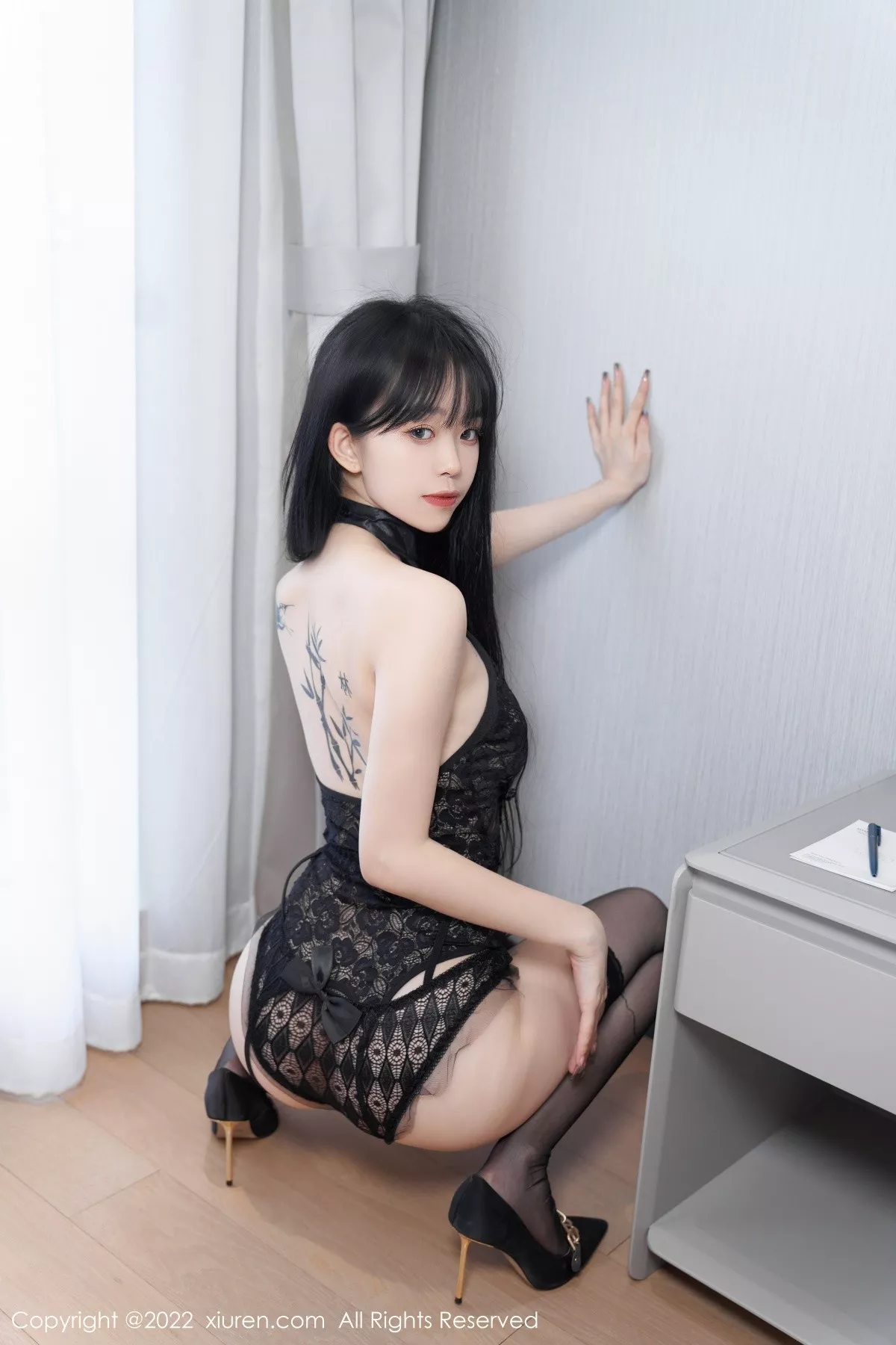 秀人集.com_[XiuRen秀人网]No.5243_模特奶瓶私房性感黑色轻透薄纱服配黑丝袜秀翘臀美腿诱惑写真64P