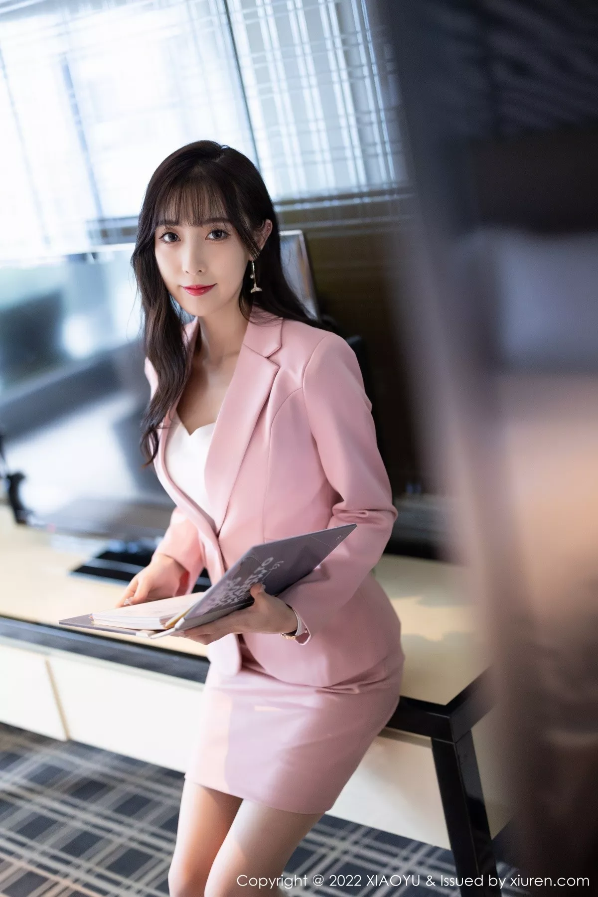 秀人集.com_[XiaoYu画语界]Vol.815_模特林星阑脱粉色职业装露性感白色蕾丝内衣配超薄肉丝诱惑写真86P