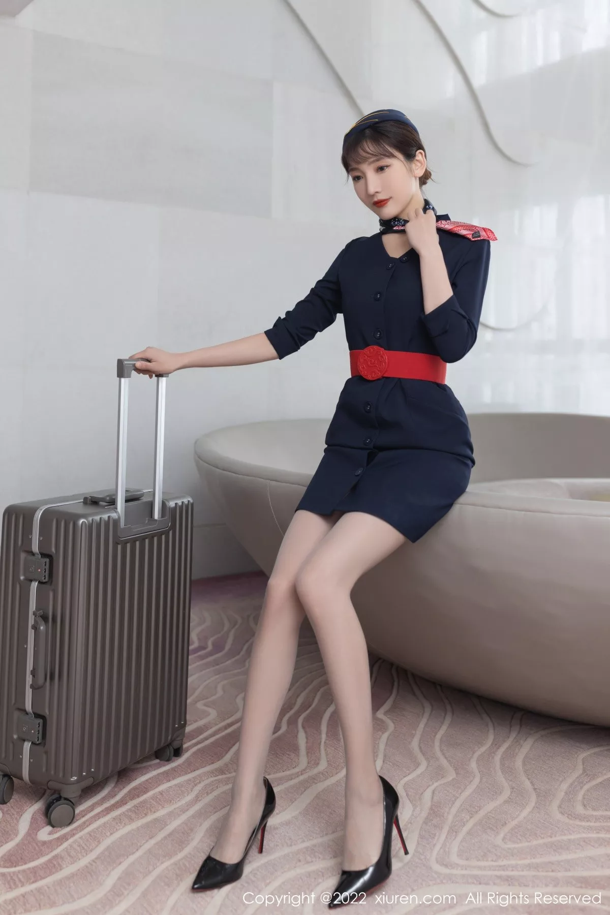 秀人集.com_[XiuRen秀人网]No.5245_模特陆萱萱广州-云南旅拍脱深蓝色空姐制服露蕾丝内衣诱惑写真73P