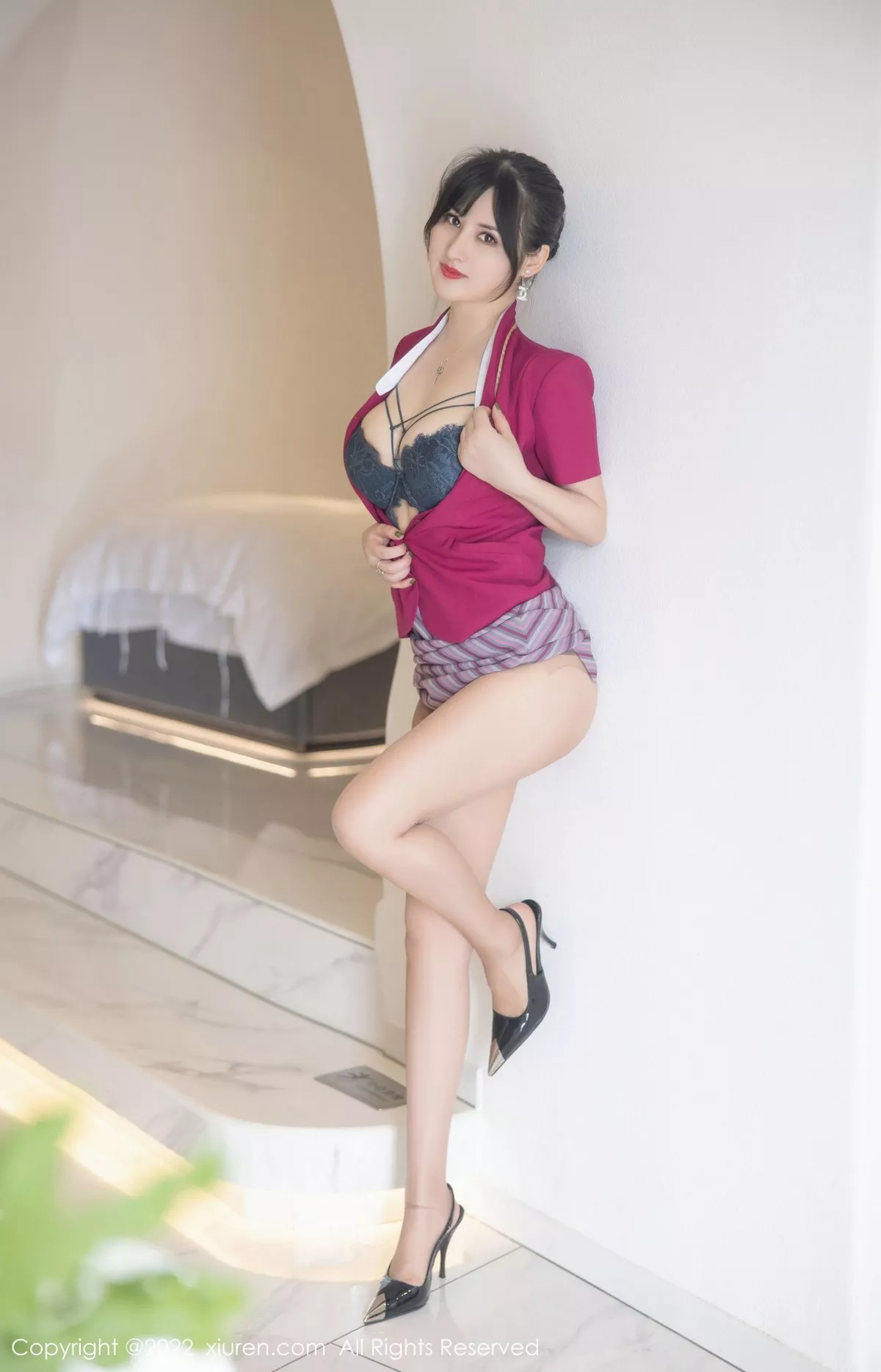 秀人集.com_[XiuRen秀人网]No.5241_模特诗诗kiki大理旅拍半脱空姐制服露性感蕾丝内衣完美诱惑写真83P