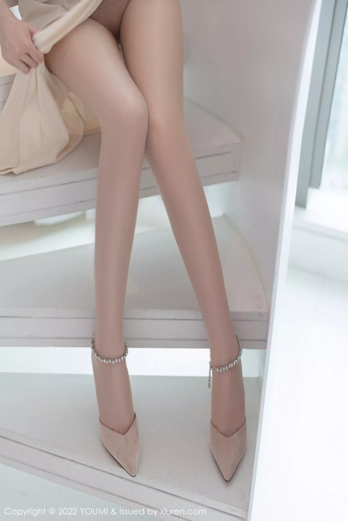 秀人集.com_[YouMi尤蜜荟]Vol.813_女神奶瓶土肥圆米色收身连衣裙配超薄肉丝秀翘臀美腿诱惑写真76P