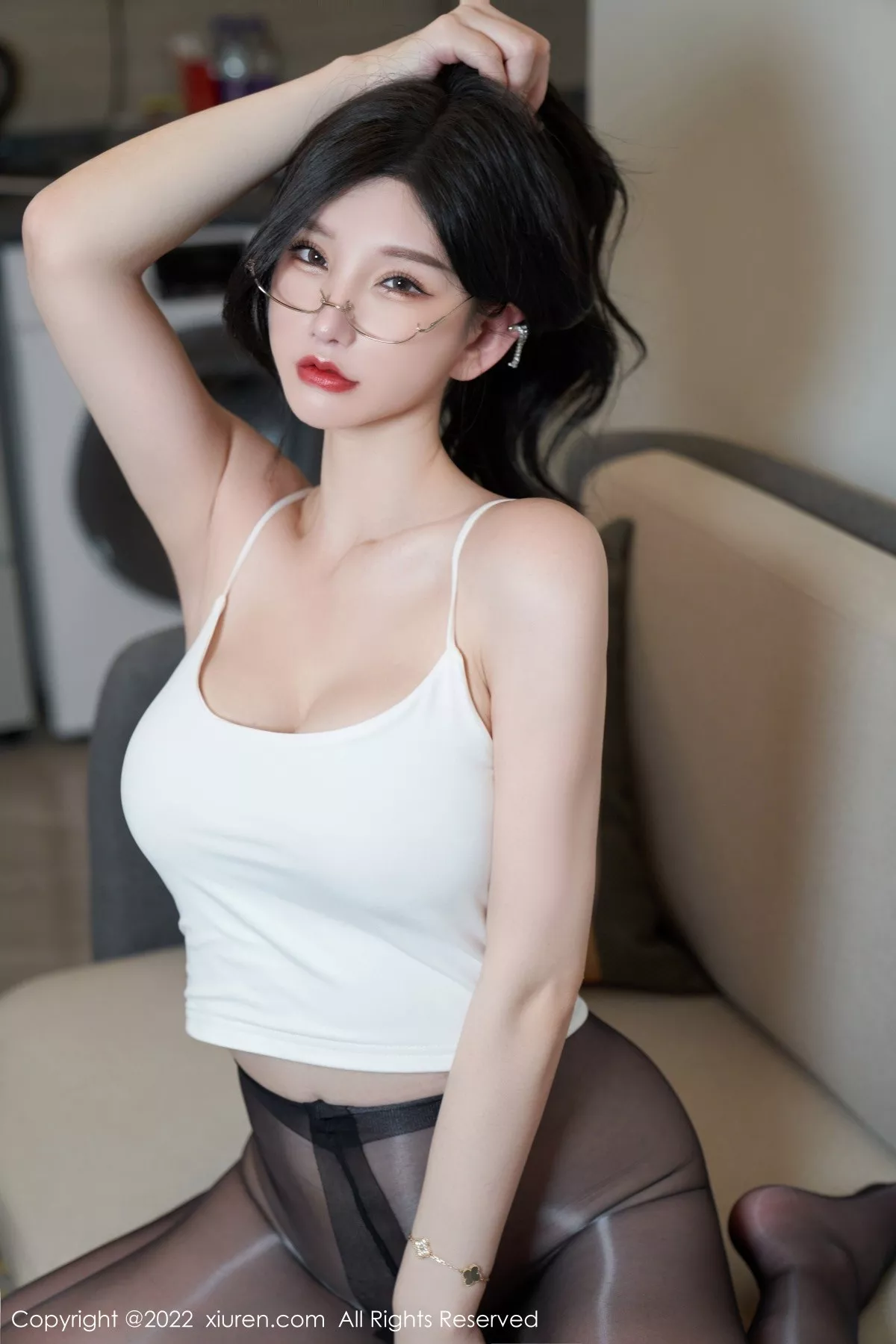 秀人集.com_[XiuRen秀人网]No.5253_女神周于希Sally心愿旅拍白色低胸吊带配无内黑丝极致魅惑写真69P